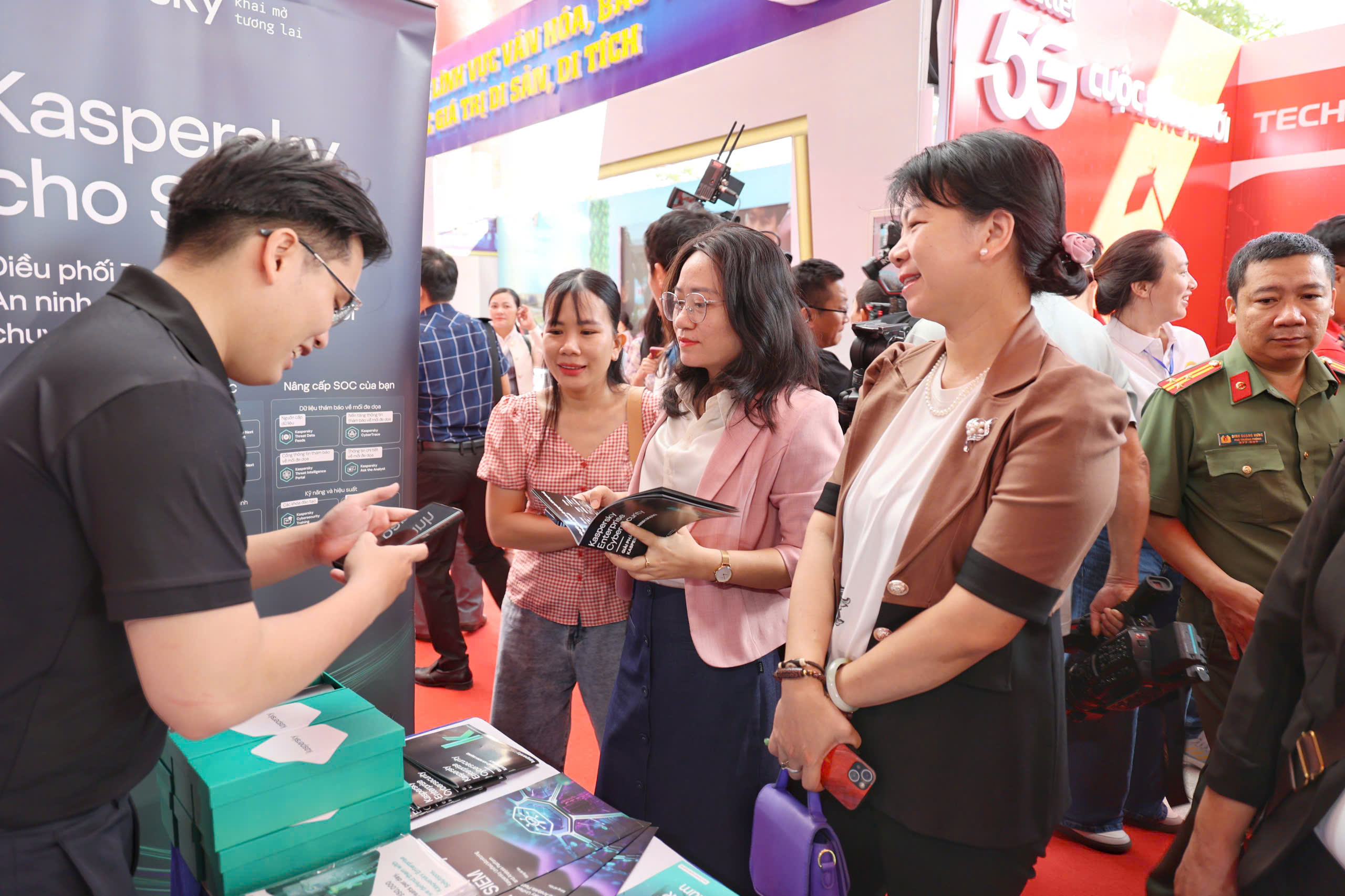 Trải nghiệm thực tế - ch&igrave;a kh&oacute;a tạo niềm tin c&ocirc;ng nghệ số- Ảnh 2.