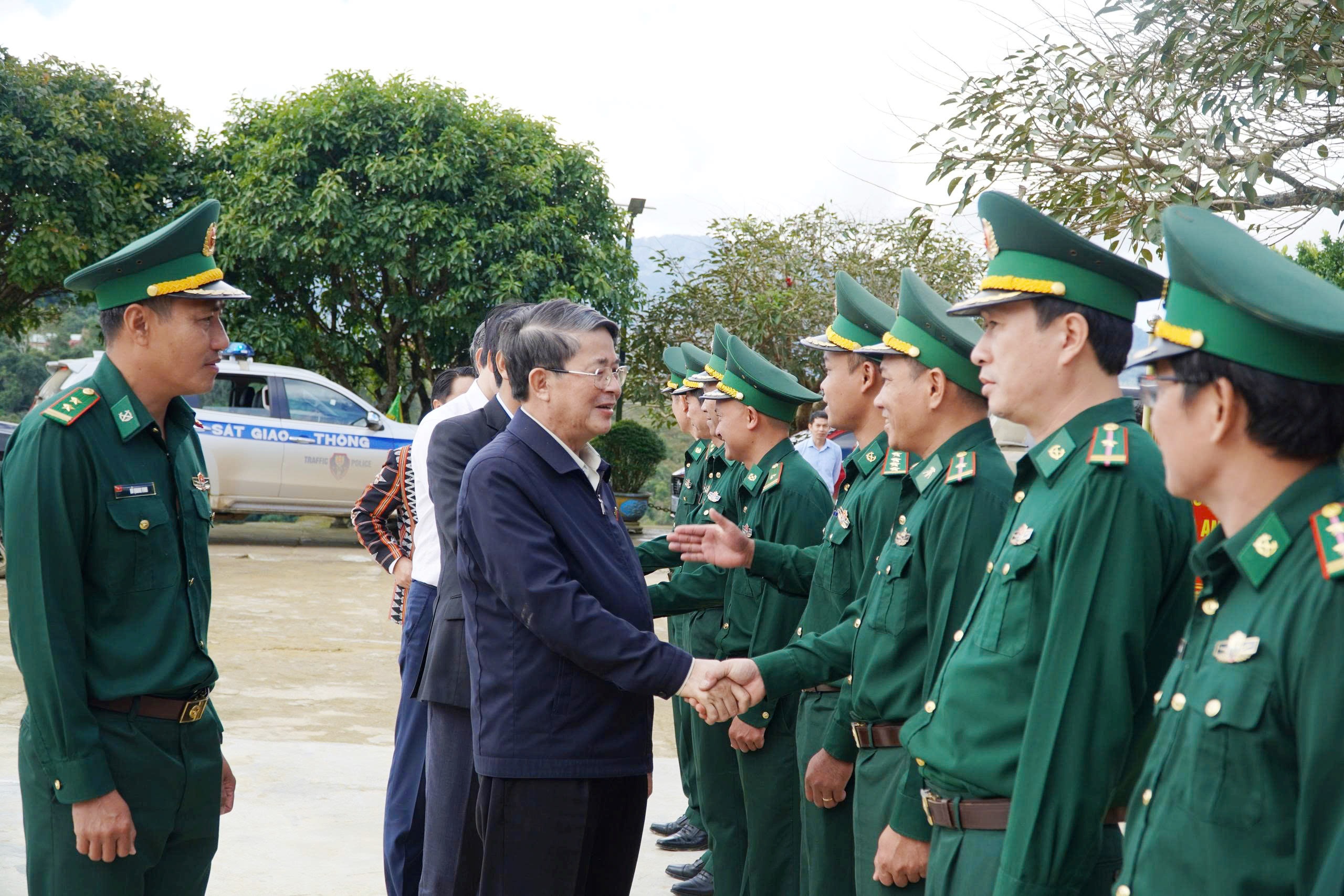 Phó chủ tịch Quốc hội thăm gia đình nạn nhân mất tích do sạt lở núi- Ảnh 3.