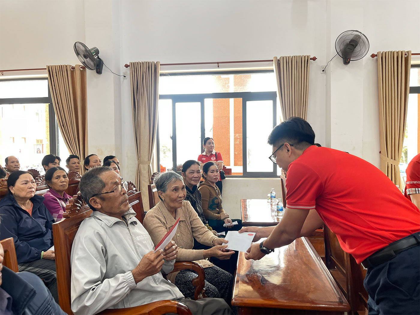 Dai-ichi Life Việt Nam hỗ trợ 3.8 tỉ đồng giúp cuộc sống người dân sau thiên tai- Ảnh 4.