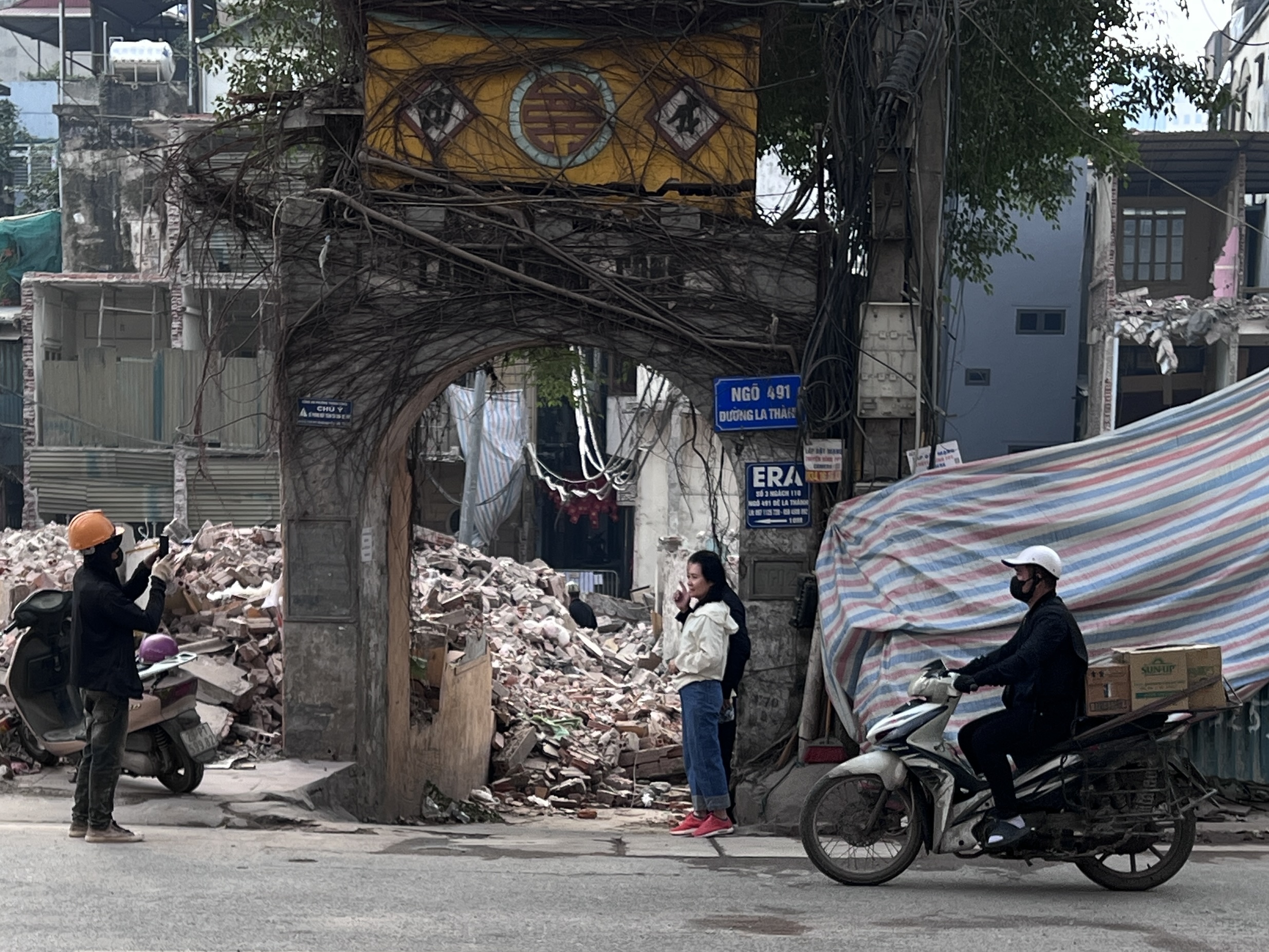 D&acirc;n đồng thuận, H&agrave; Nội gỡ 'điểm nghẽn phức tạp nhất' - Ảnh 1.