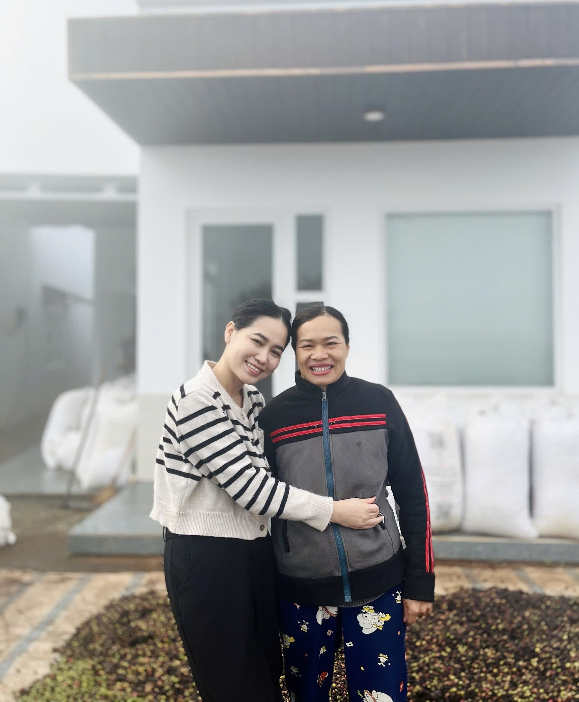 Món quà đặc biệt của cô con gái hiếu thảo - Ảnh 2.