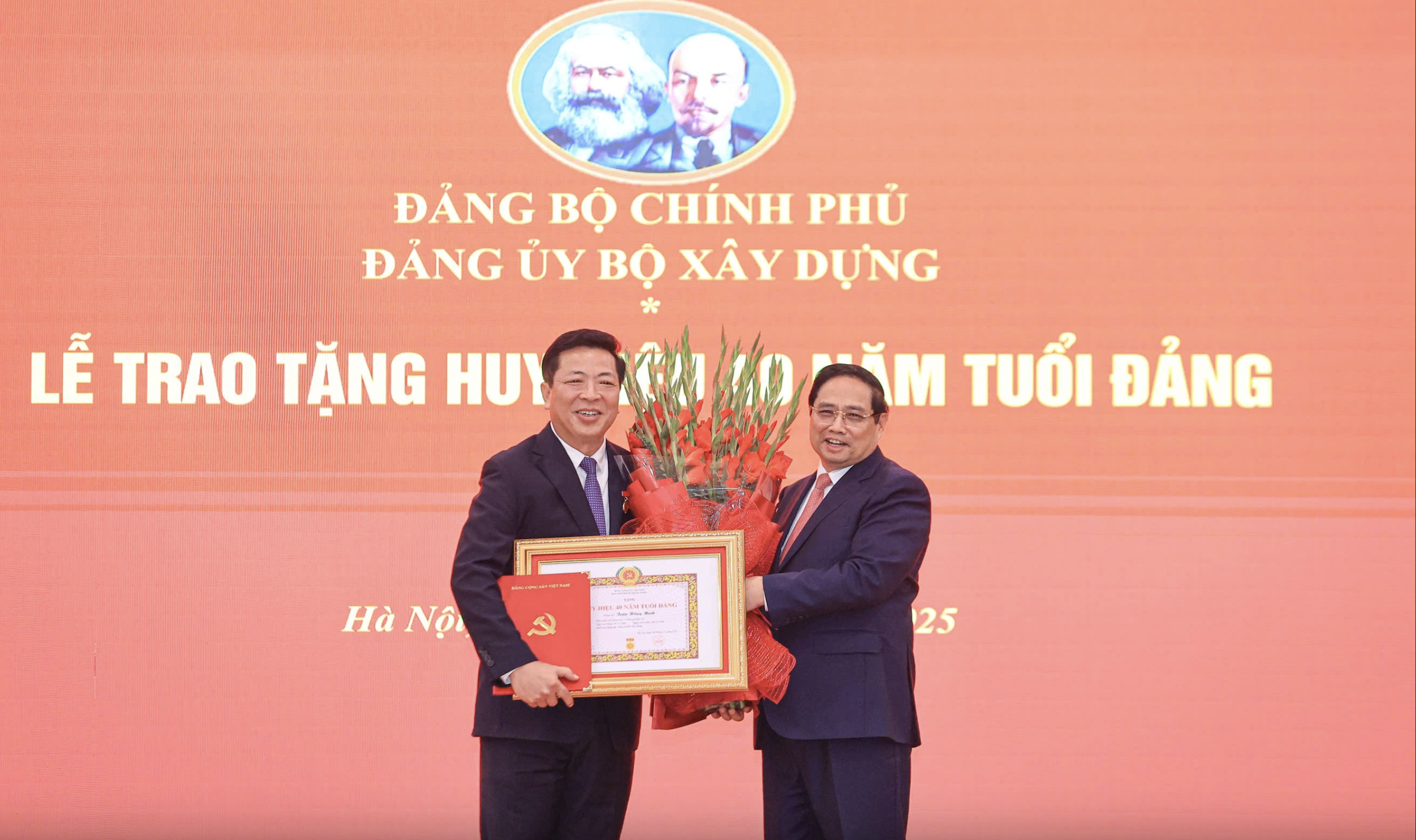 Thủ tướng: Th&aacute;ng 1.2026 &lsquo;chốt&rsquo; chọn đầu tư c&ocirc;ng hay tư nh&acirc;n đường sắt tốc độ cao- Ảnh 2.