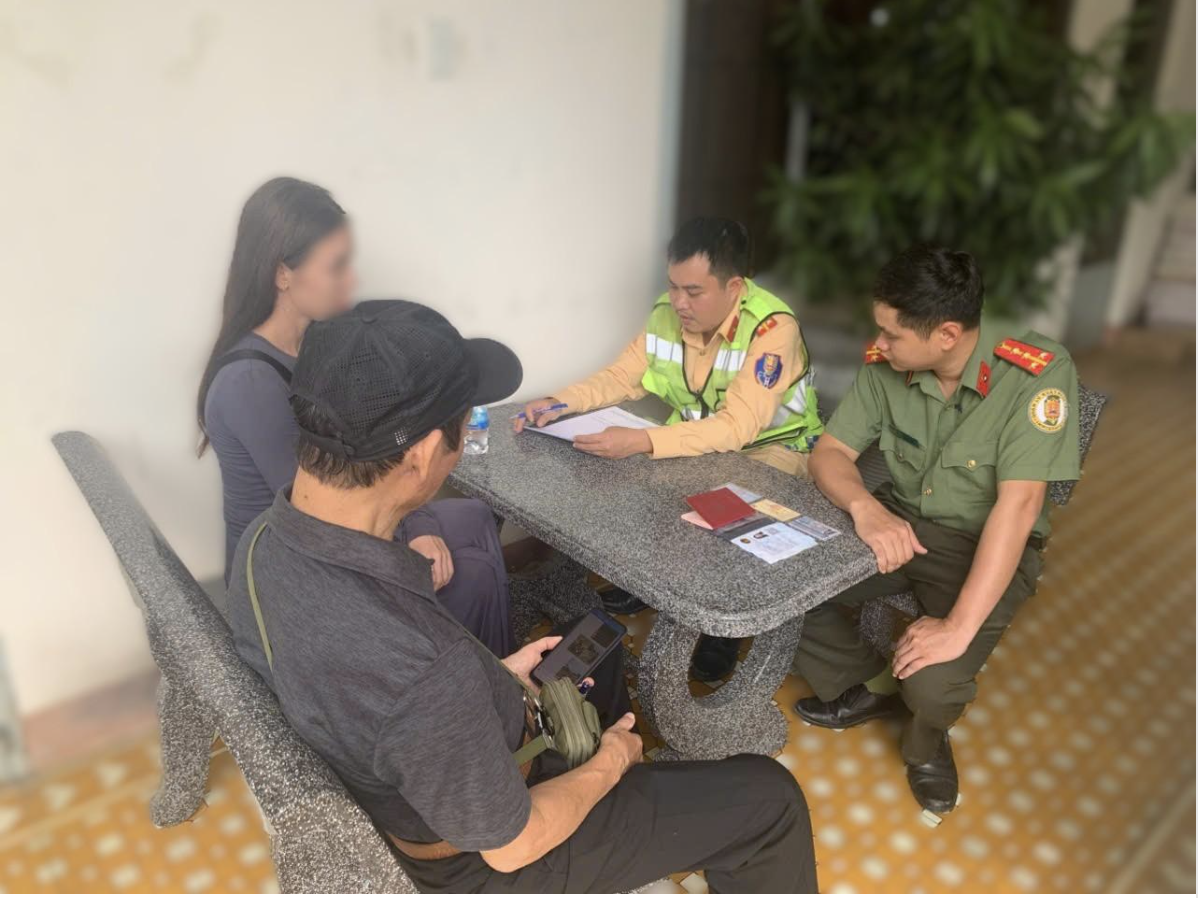 Phụ nữ Nga đối diện tội Gây rối trật tự công cộng vì Lái xe kiểu phản cảm - Ảnh 2.