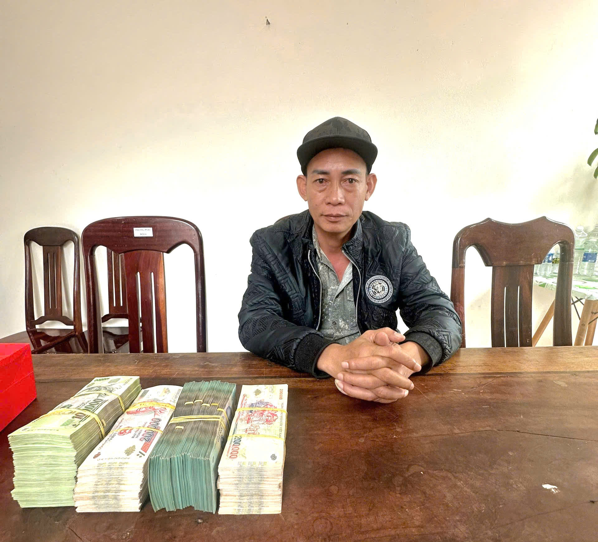 Dàn cảnh mua bán đá thiên thạch , cướp 1 , 5 tỉ đồng tại Đắk Lắk - Ảnh 2.