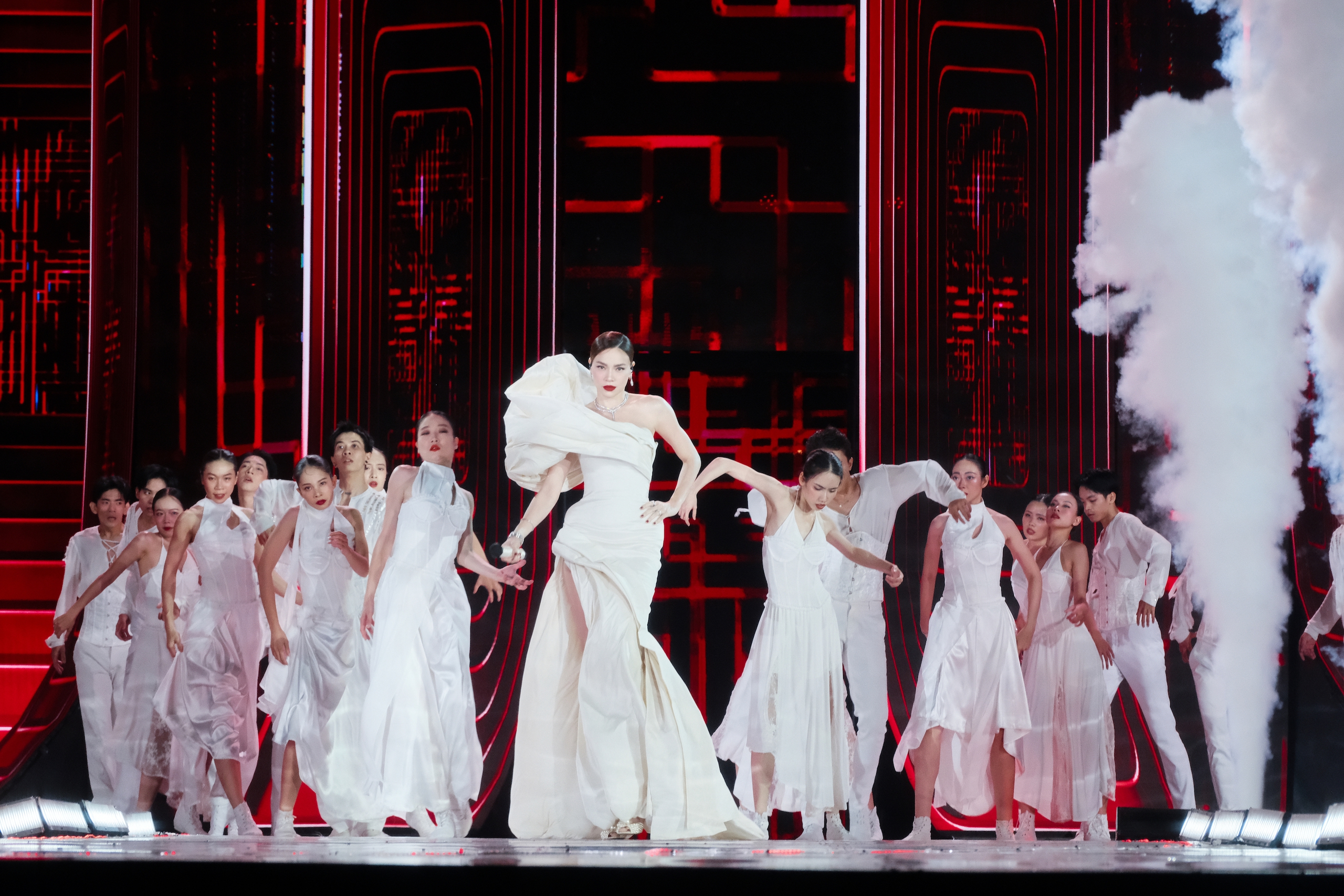 Màn đáp trả của Hồ Ngọc Hà sau ồn ào - Ảnh 1.