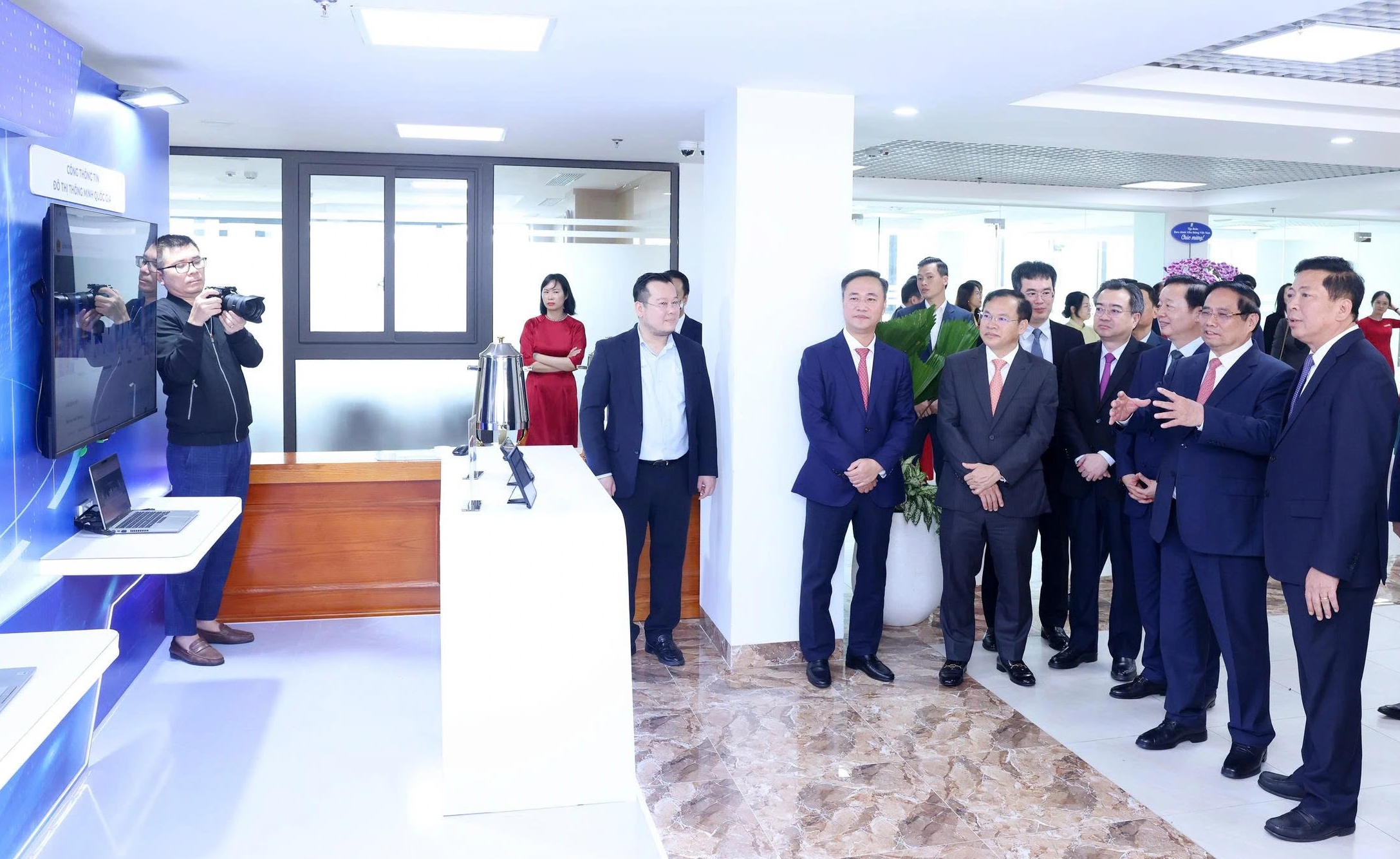 Thủ tướng: Th&aacute;ng 1.2026 &lsquo;chốt&rsquo; chọn đầu tư c&ocirc;ng hay tư nh&acirc;n đường sắt tốc độ cao- Ảnh 1.