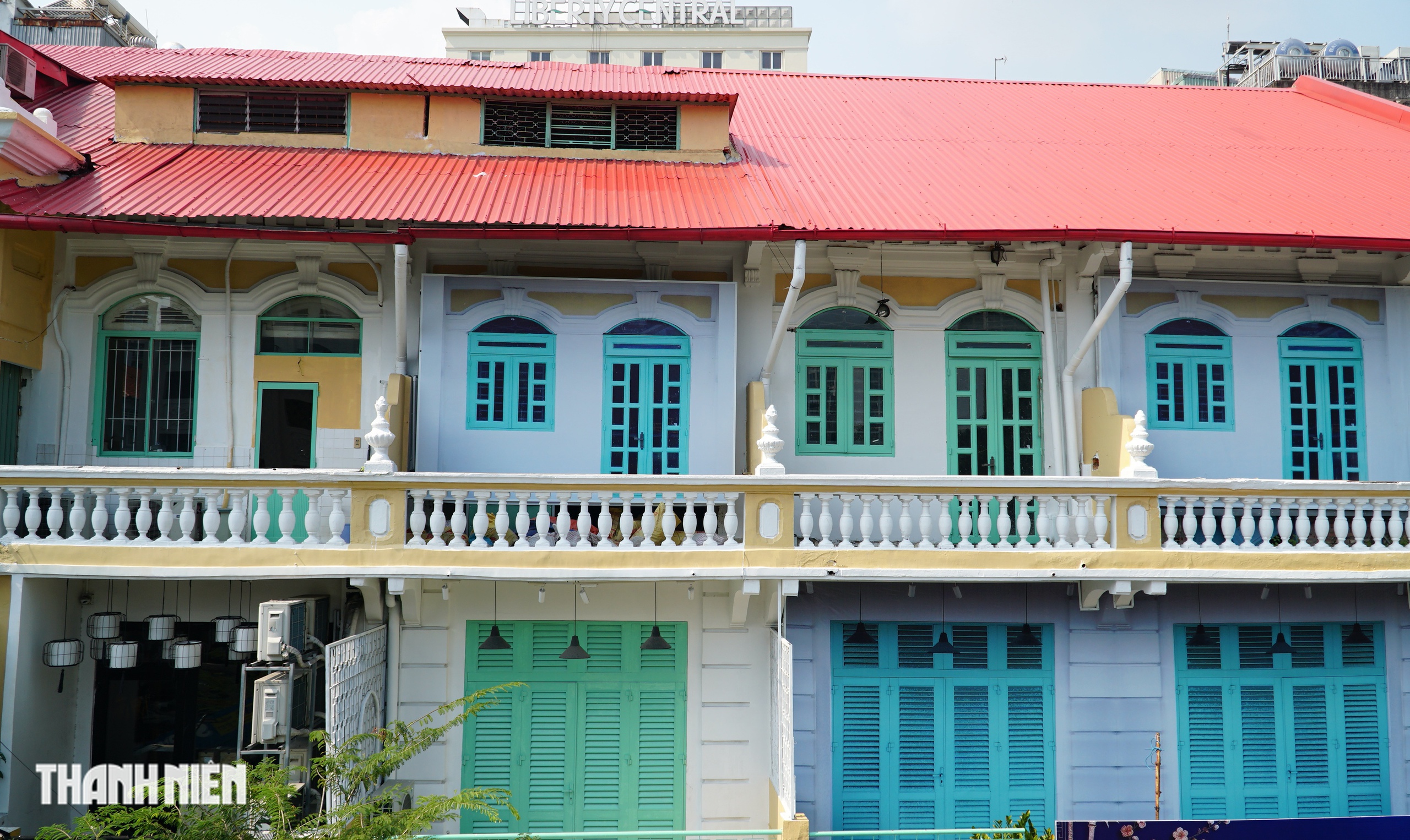 H&agrave;ng loạt nh&agrave; cổ mặt tiền đường L&ecirc; Lợi &lsquo;thay &aacute;o mới&rsquo;, nhiều m&agrave;u sắc - Ảnh 9.