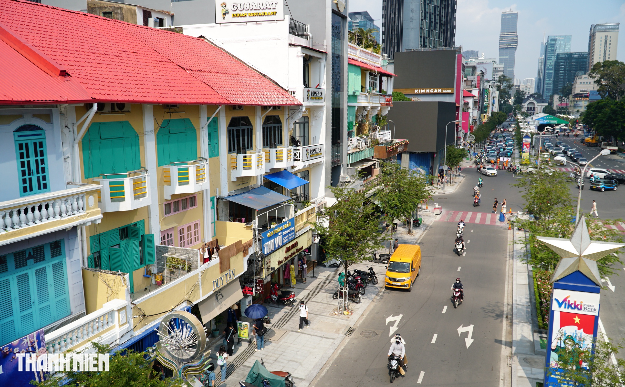 H&agrave;ng loạt nh&agrave; cổ mặt tiền đường L&ecirc; Lợi &lsquo;thay &aacute;o mới&rsquo;, nhiều m&agrave;u sắc - Ảnh 5.