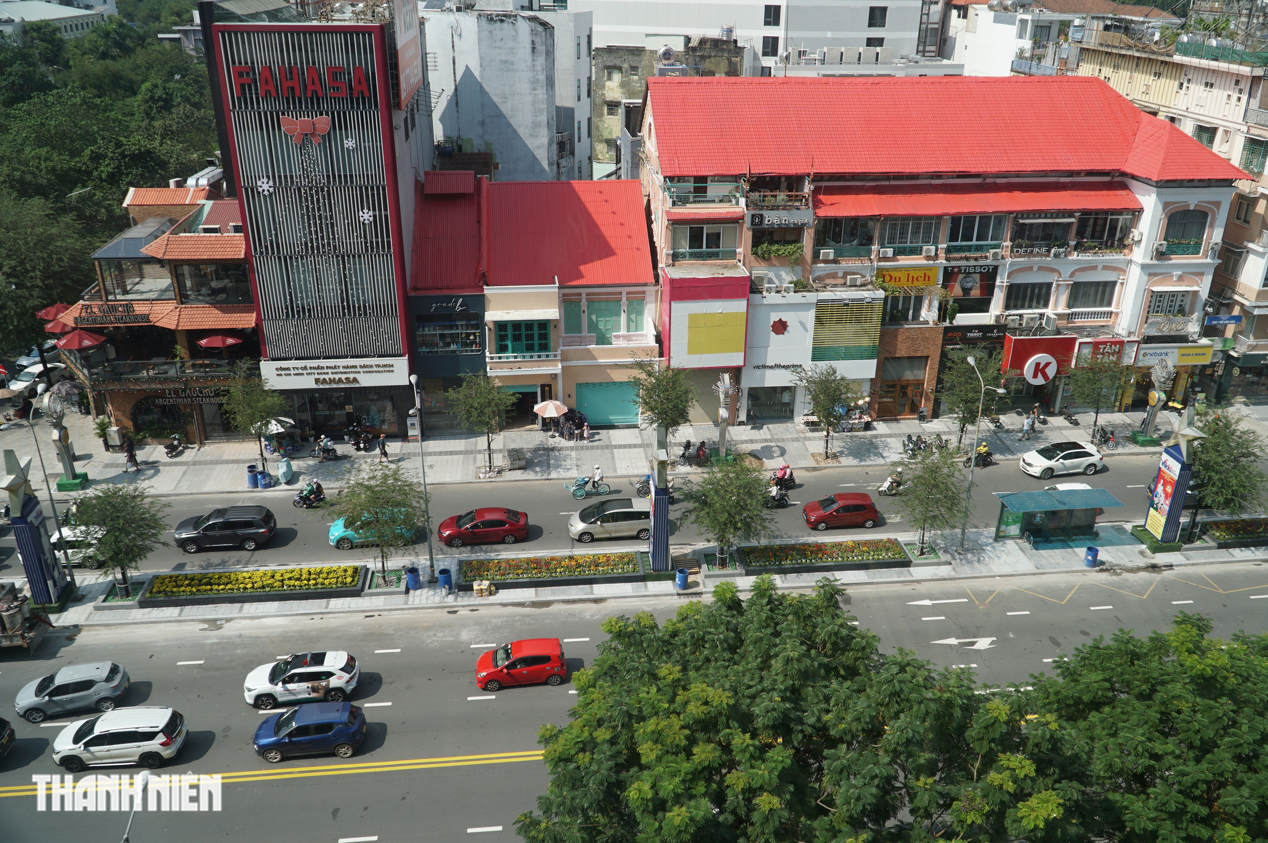 H&agrave;ng loạt nh&agrave; cổ mặt tiền đường L&ecirc; Lợi &lsquo;thay &aacute;o mới&rsquo;, nhiều m&agrave;u sắc - Ảnh 3.