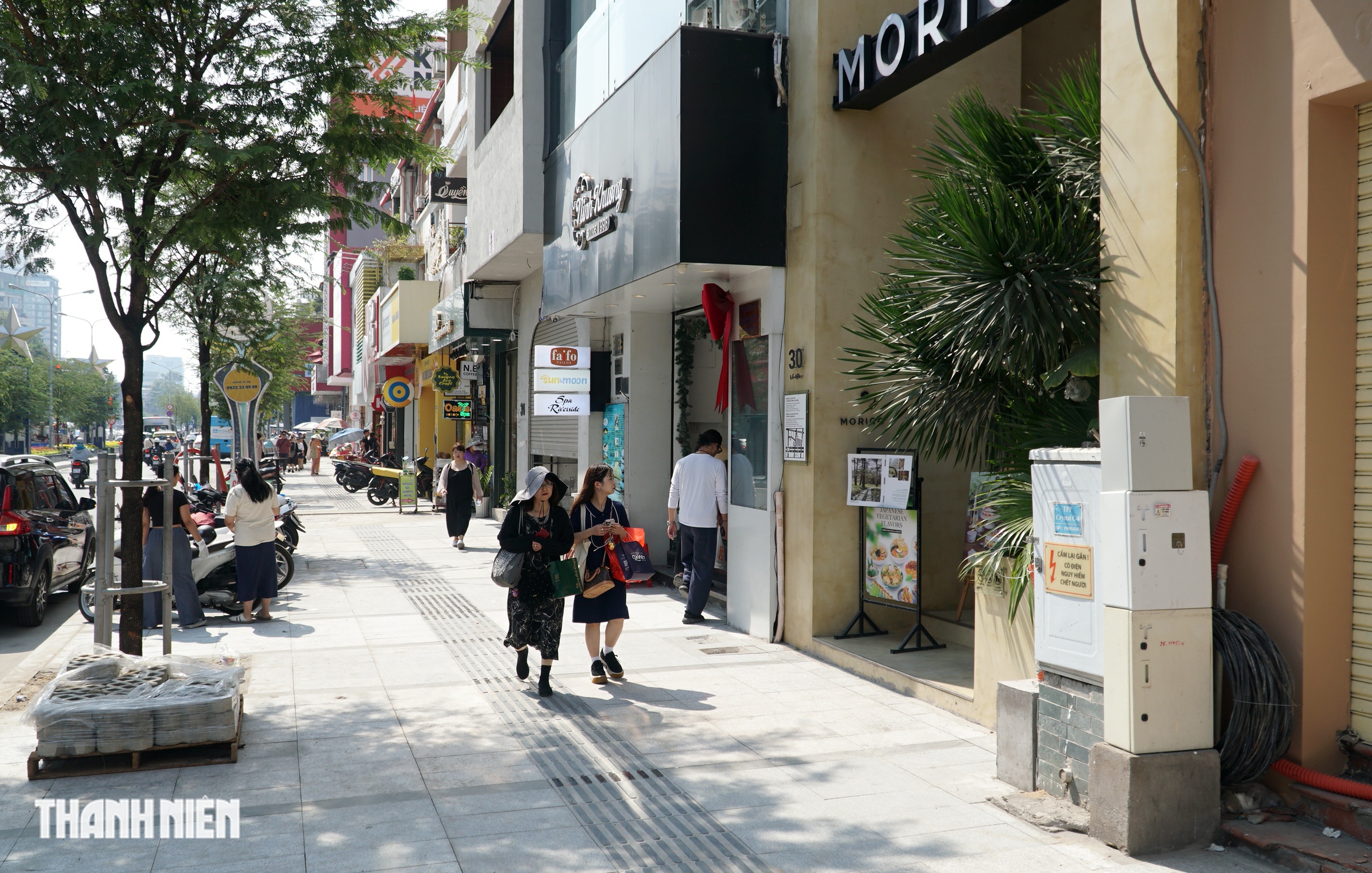 H&agrave;ng loạt nh&agrave; cổ mặt tiền đường L&ecirc; Lợi &lsquo;thay &aacute;o mới&rsquo;, nhiều m&agrave;u sắc - Ảnh 10.