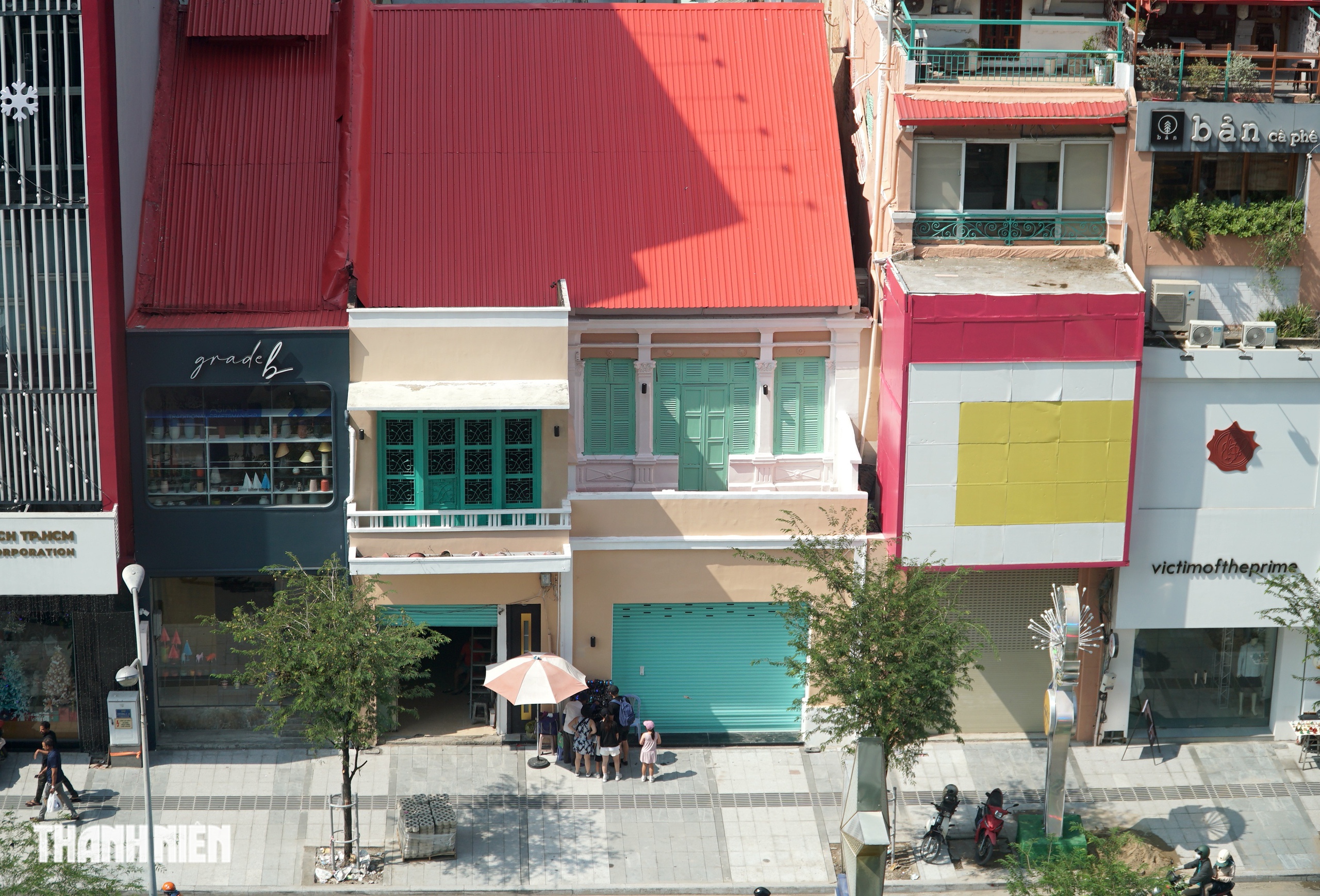 H&agrave;ng loạt nh&agrave; cổ mặt tiền đường L&ecirc; Lợi &lsquo;thay &aacute;o mới&rsquo;, nhiều m&agrave;u sắc - Ảnh 4.