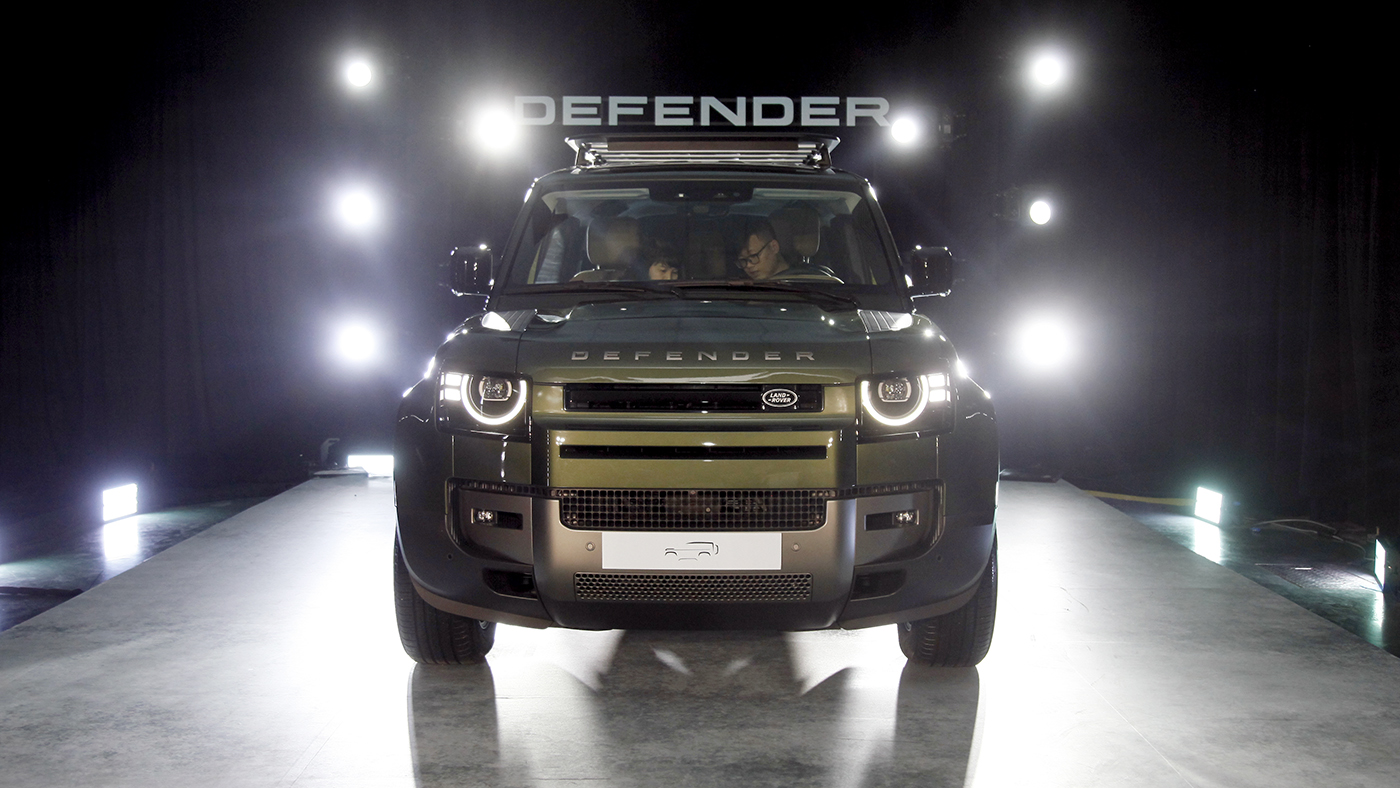 Huyền thoại off-road Land Rover Defender mới về Việt Nam, giá từ 5,1 tỉ đồng - Ảnh 8.