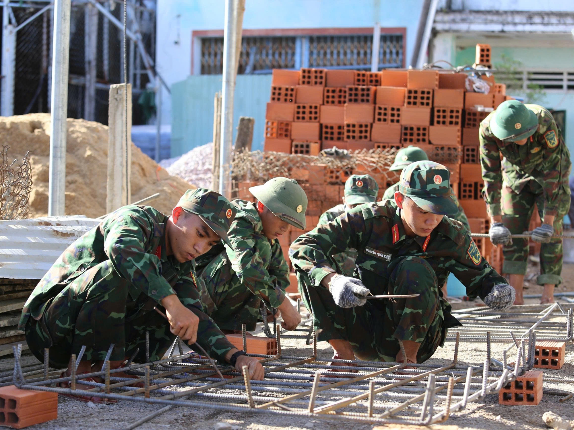 T&aacute;i thiết v&ugrave;ng rốn lũ - Ảnh 3.