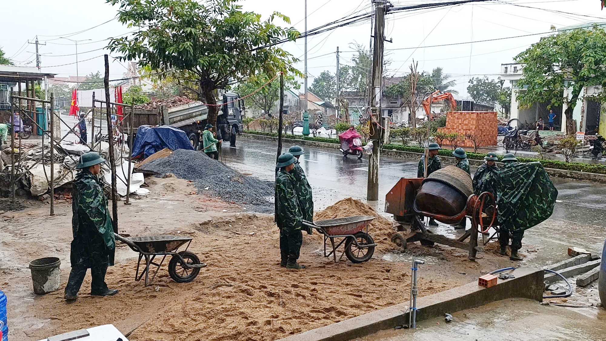 T&aacute;i thiết v&ugrave;ng rốn lũ - Ảnh 4.