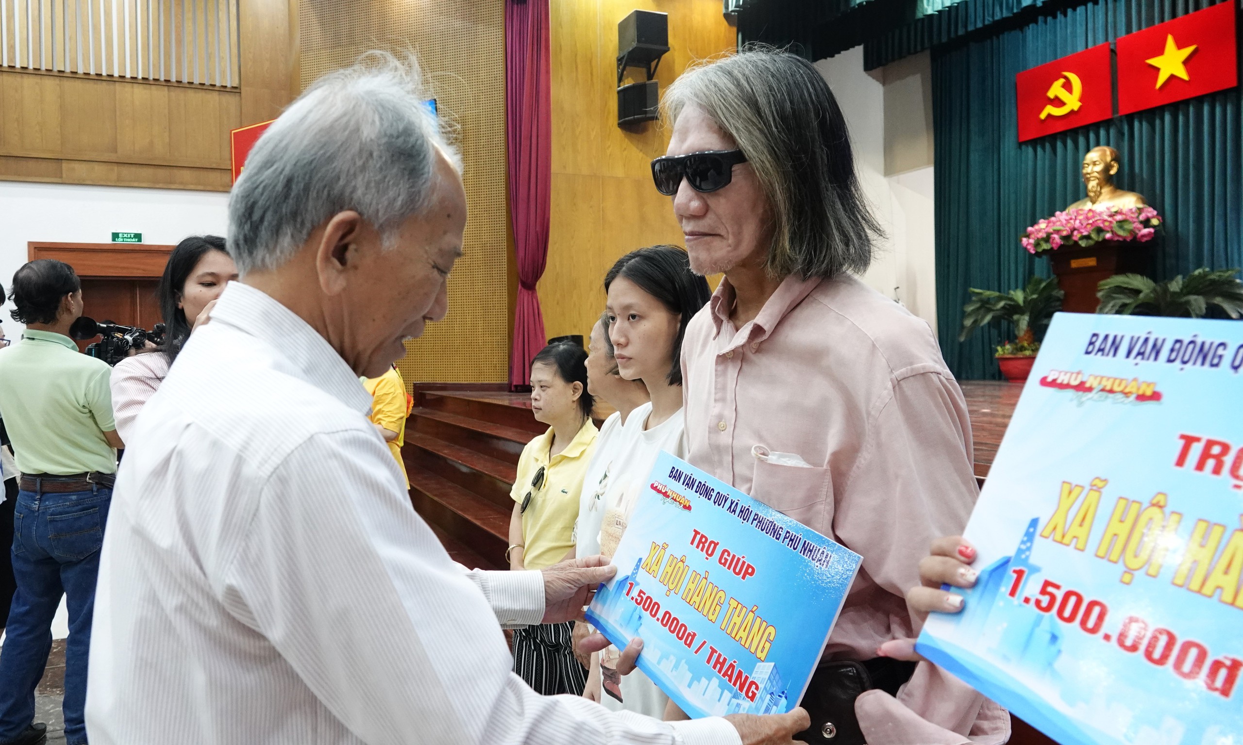 TP.HCM: Phường Phú Nhuận tiếp nhận 4,6 tỉ đồng trợ giúp hộ khó khăn- Ảnh 3.