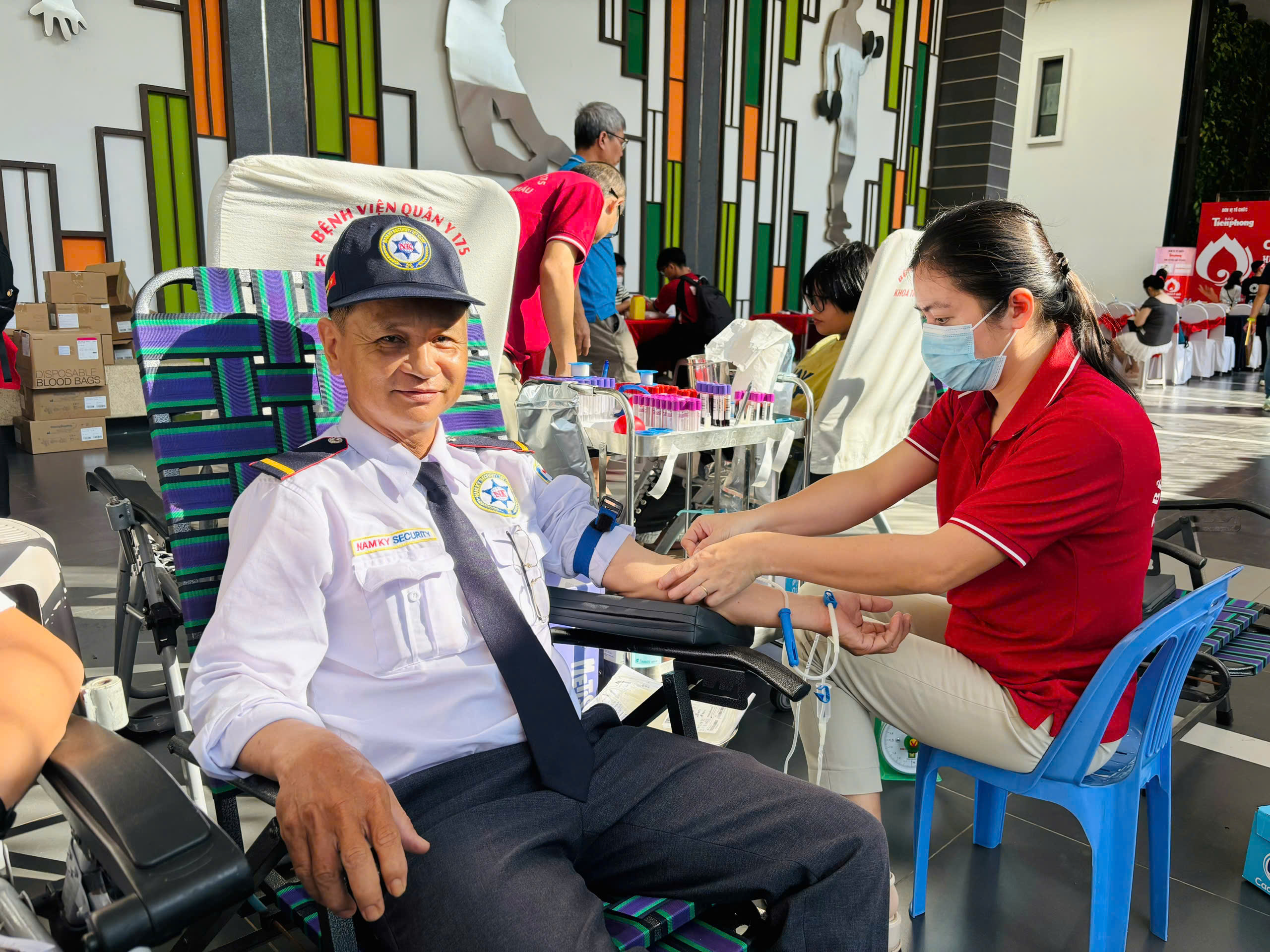 'Chưa có cuốc', tài xế xe công nghệ tranh thủ hiến máu cứu người- Ảnh 5. 'Chưa có cuốc', tài xế xe công nghệ tranh thủ hiến máu cứu người- Ảnh 5.