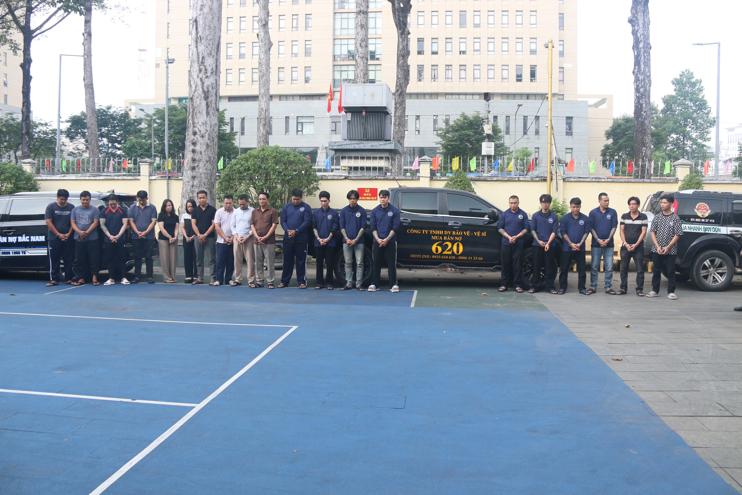 Triệt phá băng nhóm cưỡng đoạt tài sản núp bóng đòi nợ thuê tại TP . HCM - Ảnh 2.