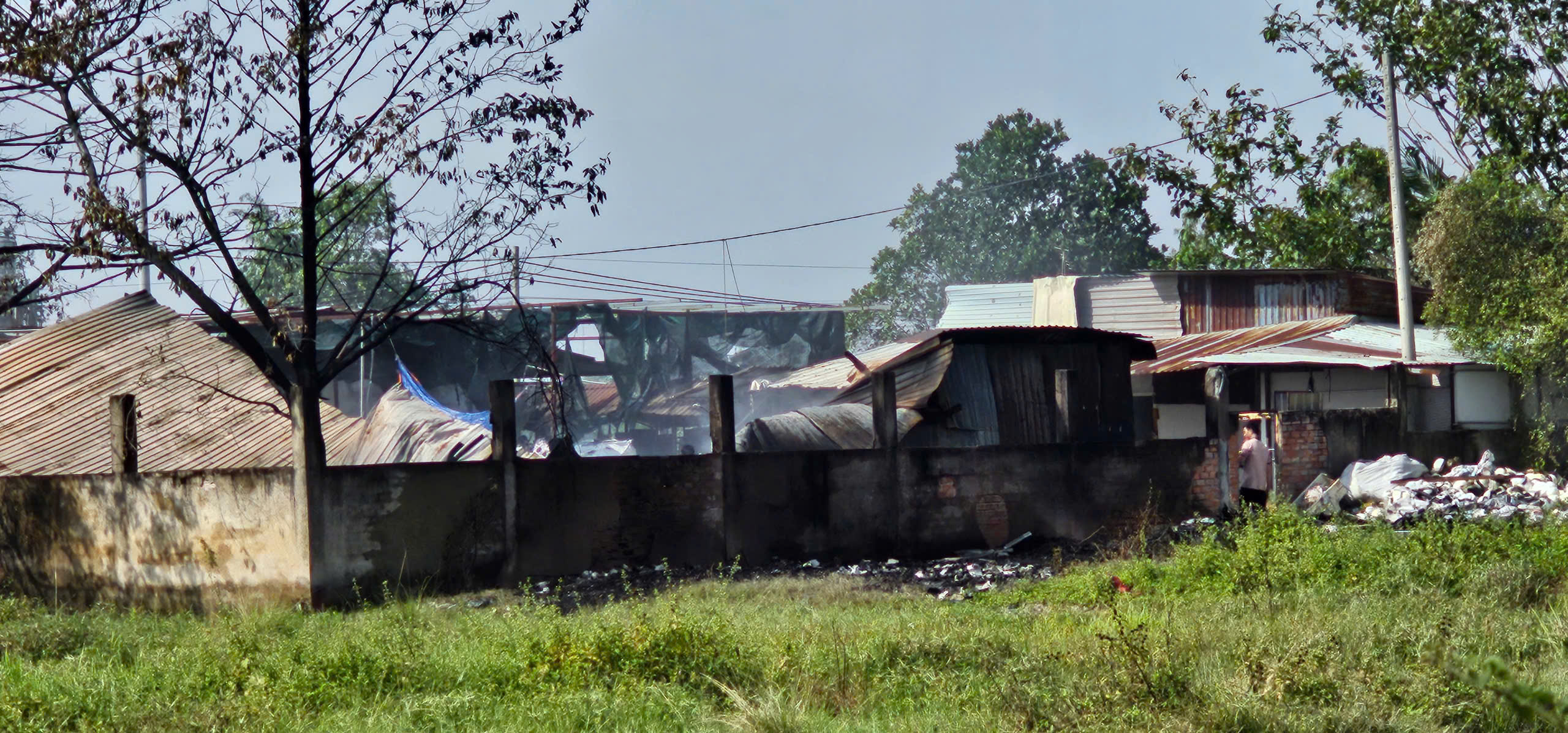 Cháy lớn bãi phế liệu lúc sáng sớm ở TP.HCM- Ảnh 2.