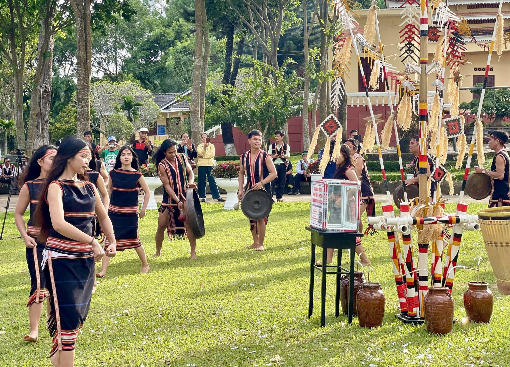 Gia Lai còn hơn 4.500 bộ cồng chiêng- Ảnh 1.