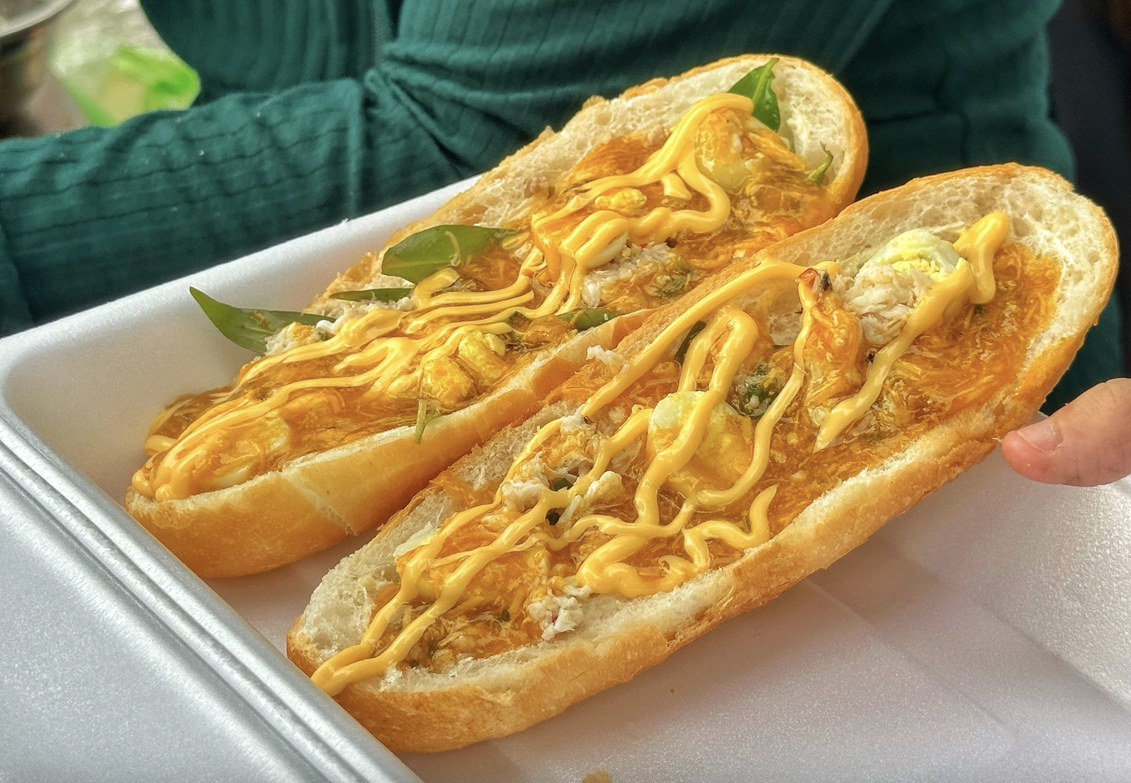 Bạn có nhớ món bánh mì xốt gạch cua gây sốt hè 2025?