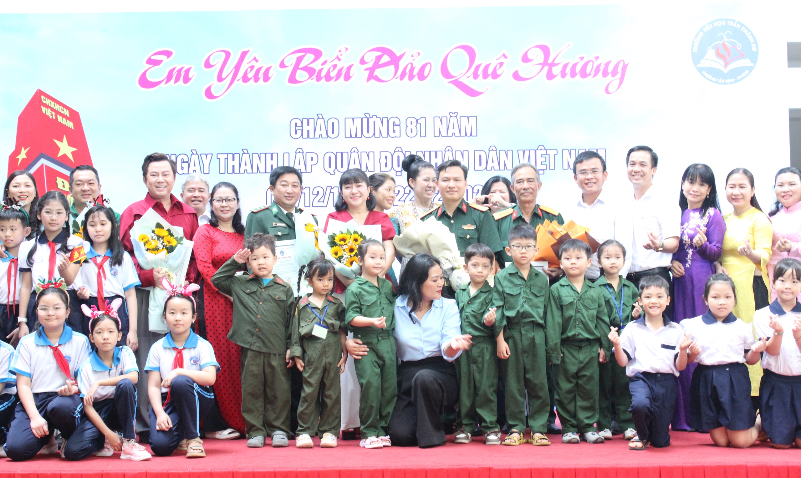 X&uacute;c động nghe chuyện chiến sĩ Trường Sa ở s&acirc;n trường - Ảnh 6.