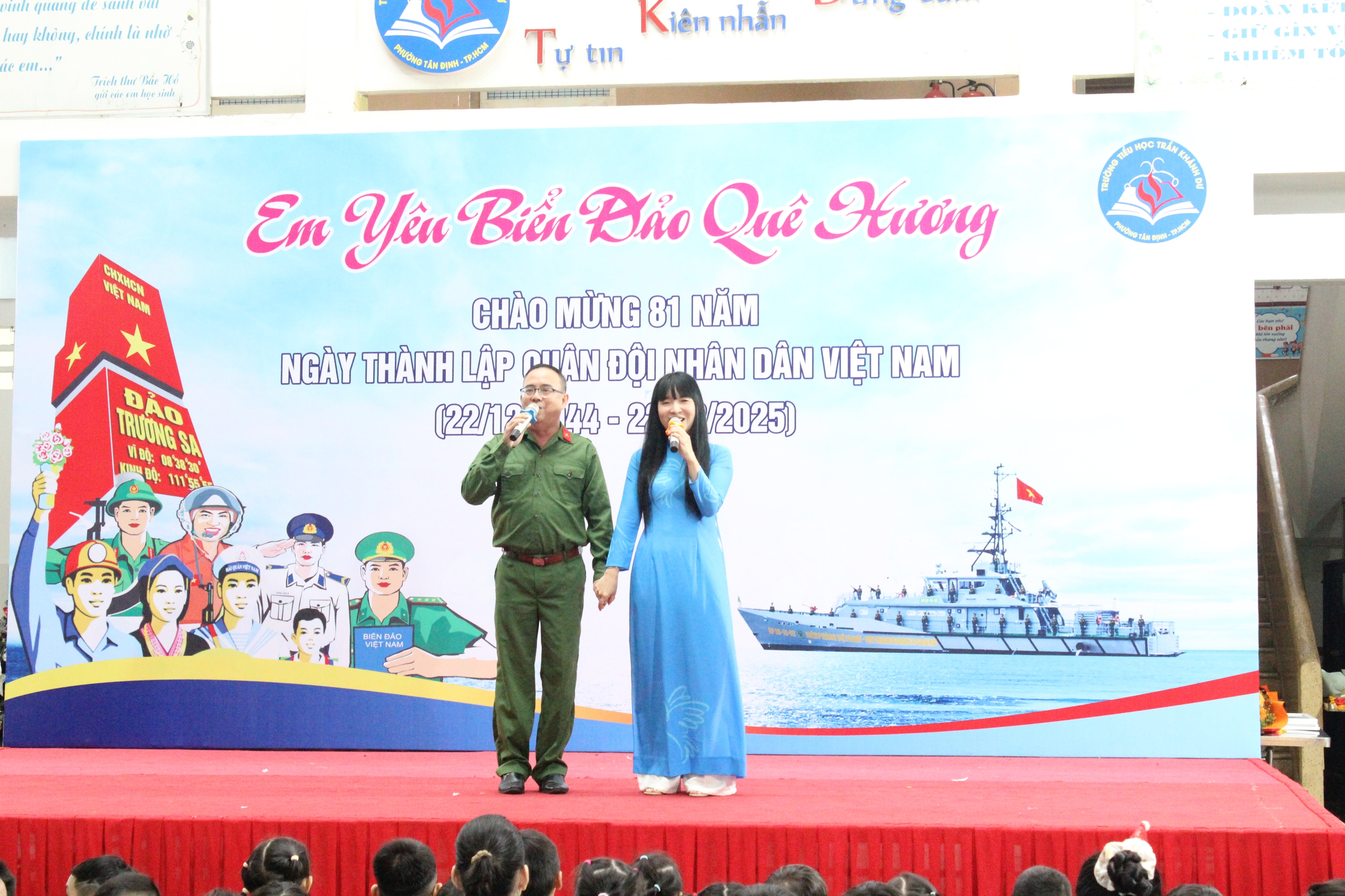 X&uacute;c động nghe chuyện chiến sĩ Trường Sa ở s&acirc;n trường - Ảnh 4.