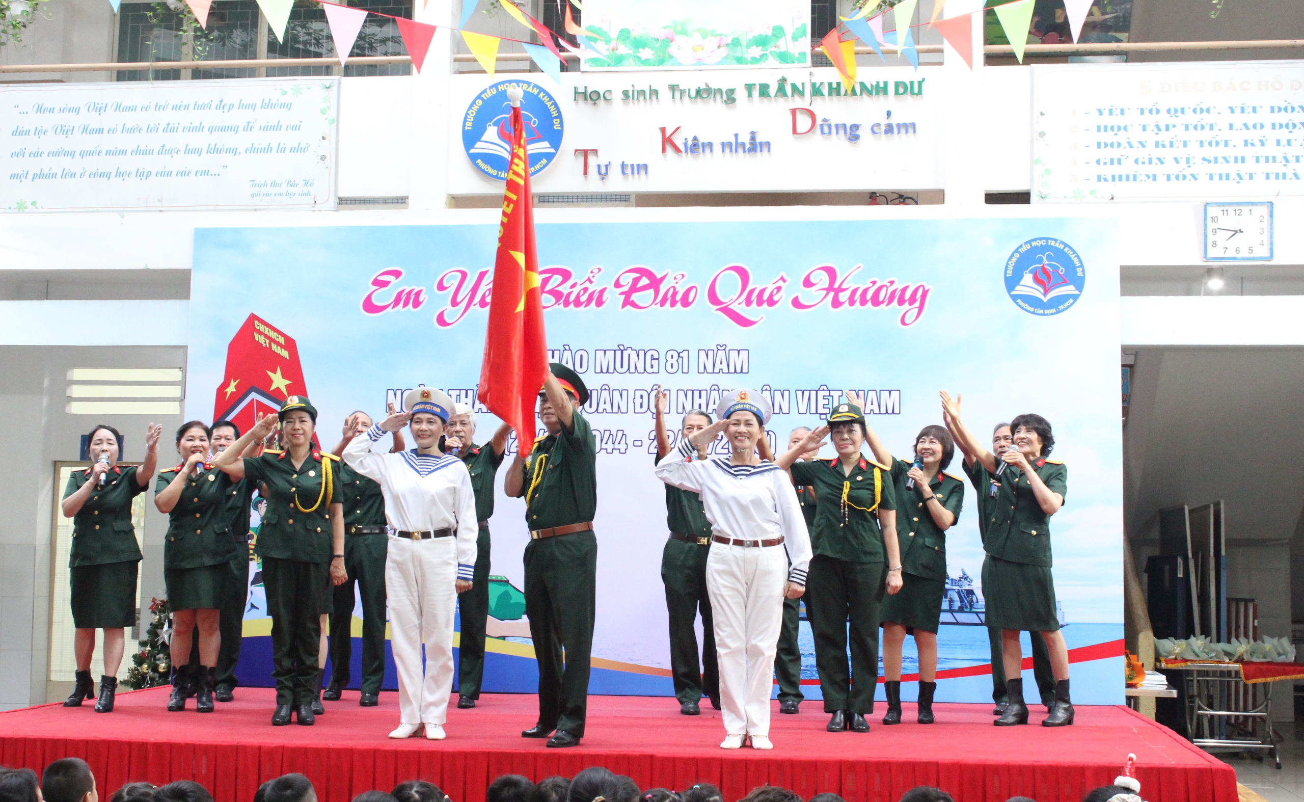 X&uacute;c động nghe chuyện chiến sĩ Trường Sa ở s&acirc;n trường - Ảnh 3.