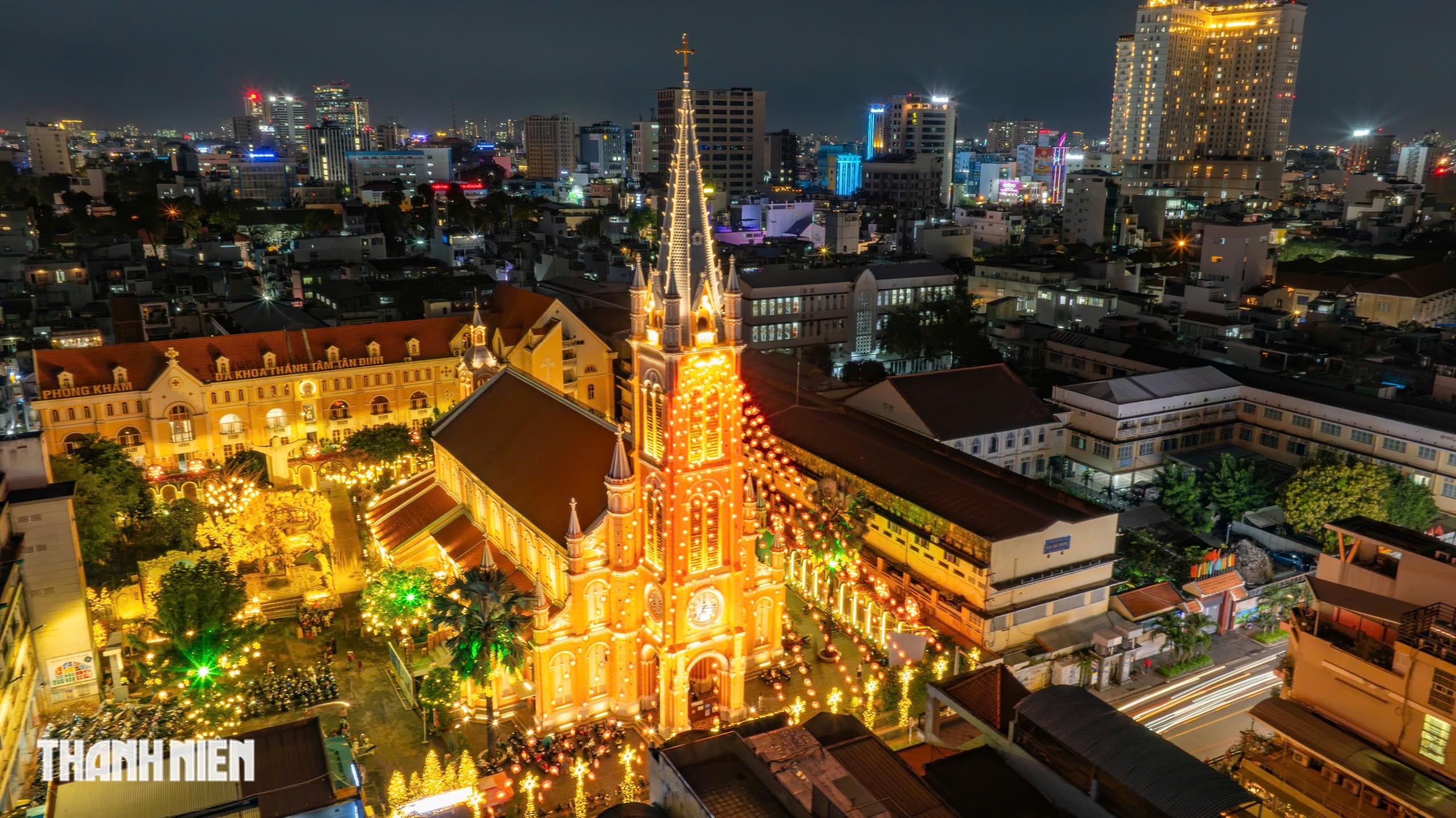 Nh&agrave; thờ Đức B&agrave;, T&acirc;n Định th&agrave;nh điểm hẹn ban đ&ecirc;m của người S&agrave;i G&ograve;n - Ảnh 2.