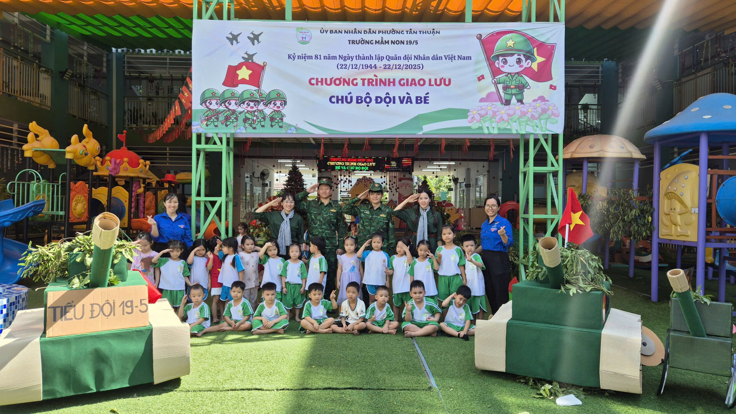 X&uacute;c động nghe chuyện chiến sĩ Trường Sa ở s&acirc;n trường - Ảnh 8.