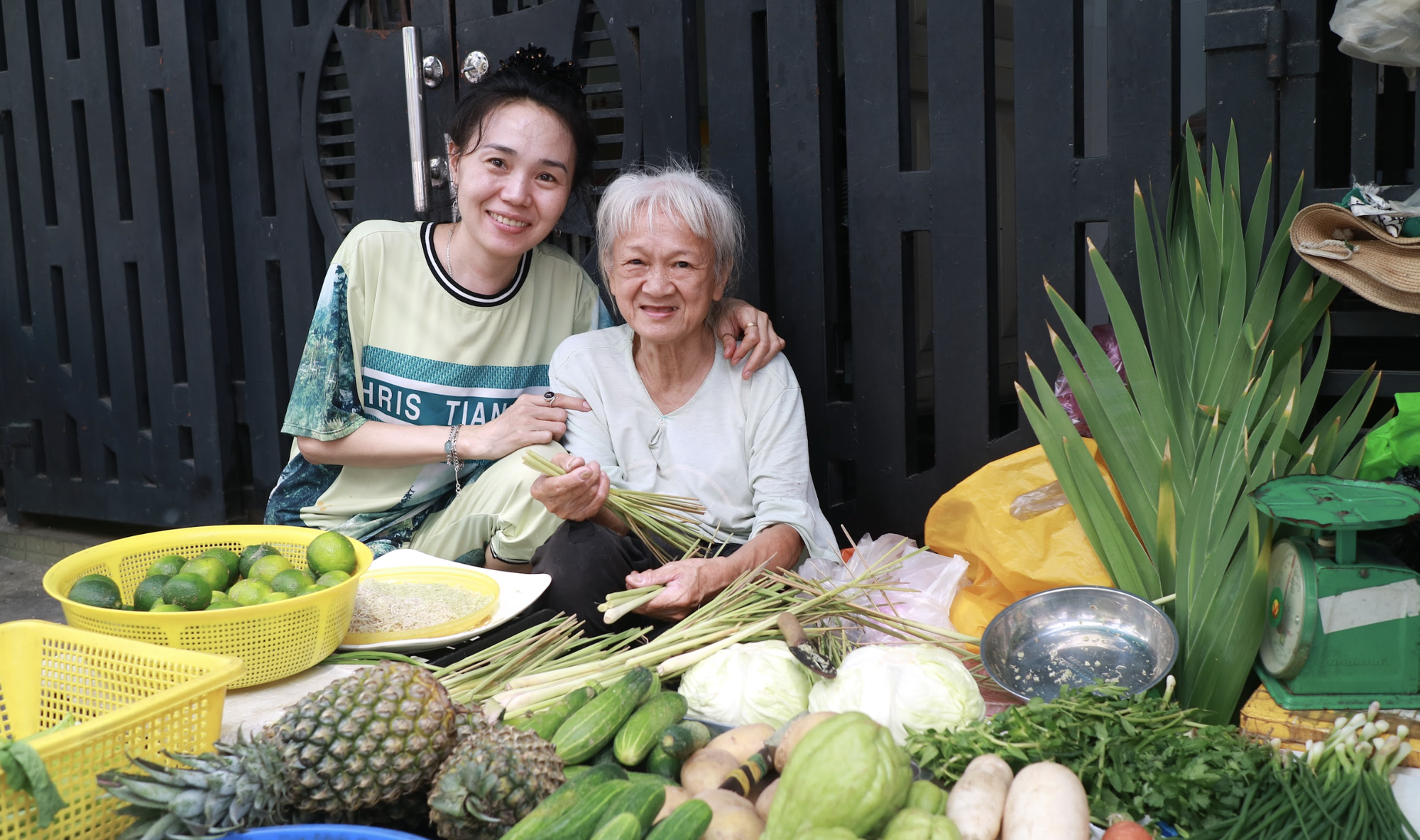 Niềm hạnh ph&uacute;c của b&agrave; ti&ecirc;n b&aacute;n rau ở TP . HCM v&agrave; c&acirc;u chuyện giản dị - Ảnh 3.