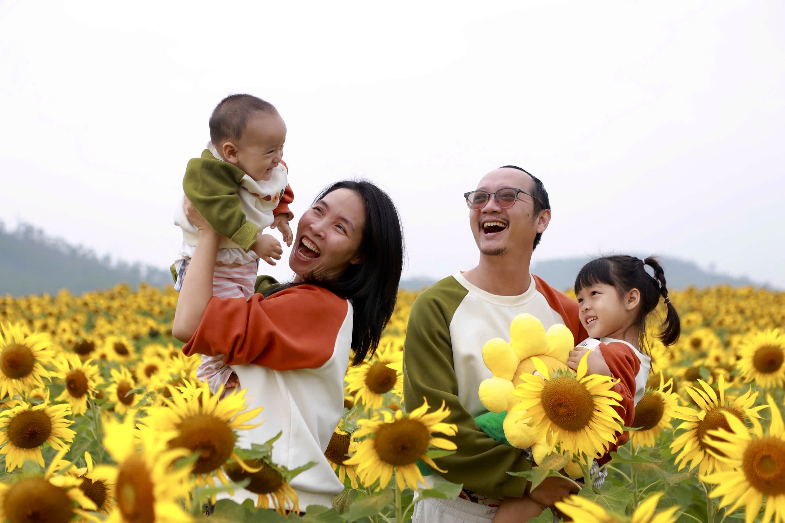 

Chị Cao Trang tranh thủ đưa gia đình đến tham quan, trải nghiệm không gian thiên nhiên dịp cuối năm 2025  