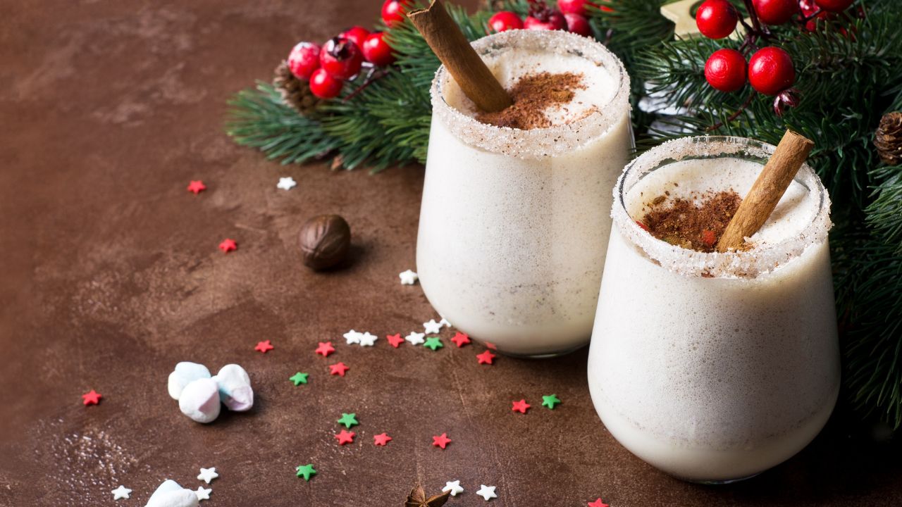 Cẩn trọng đồ uống mùa lễ, chuyên gia cảnh báo nguy cơ hại xương - Ảnh 1.