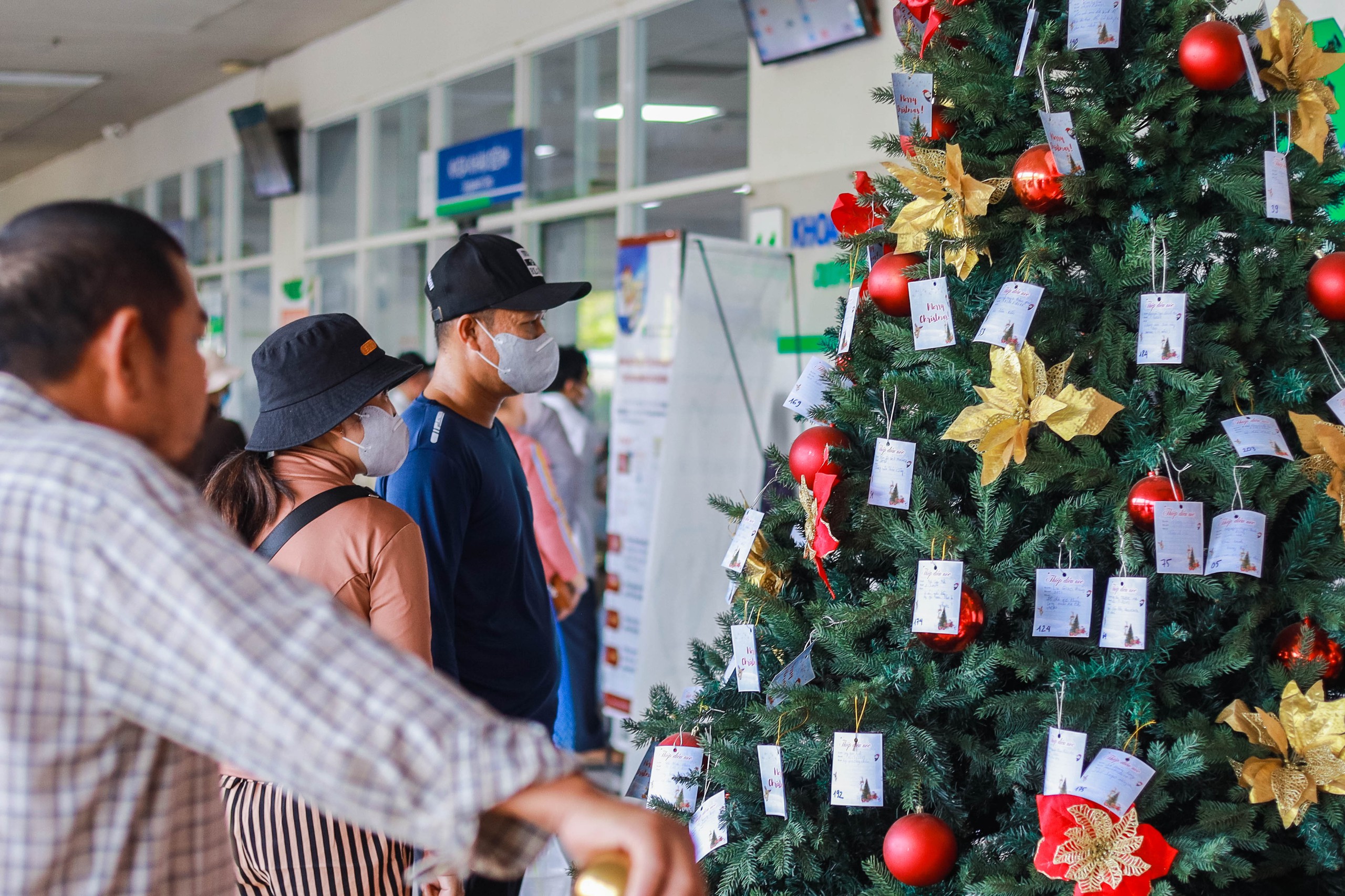 Giữa bệnh viện ung thư, những điều ước Giáng sinh thành hiện thực - Ảnh 8.