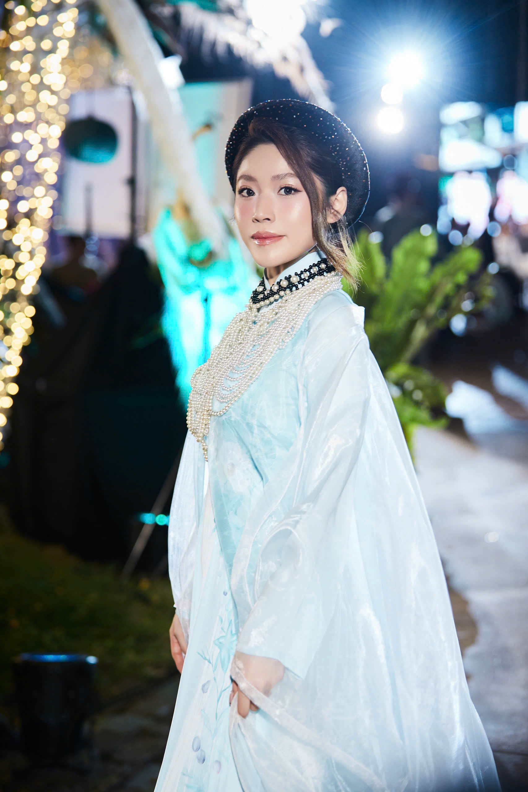 Hoa hậu biết 4 ngoại ngữ diễn thời trang cùng NSND danh tiếng - Ảnh 3.