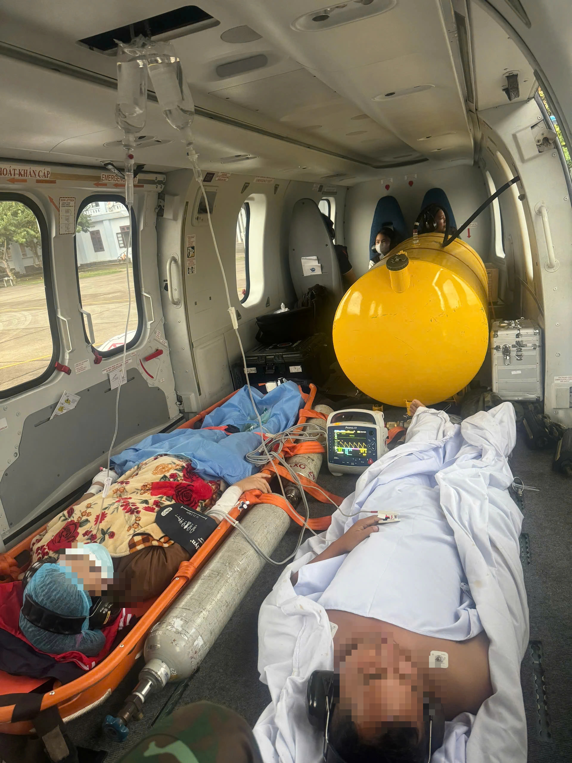 Chuyến bay kỷ lục 14 giờ đưa hai bệnh nhân từ Trường Sa về đất liền - Ảnh 1.