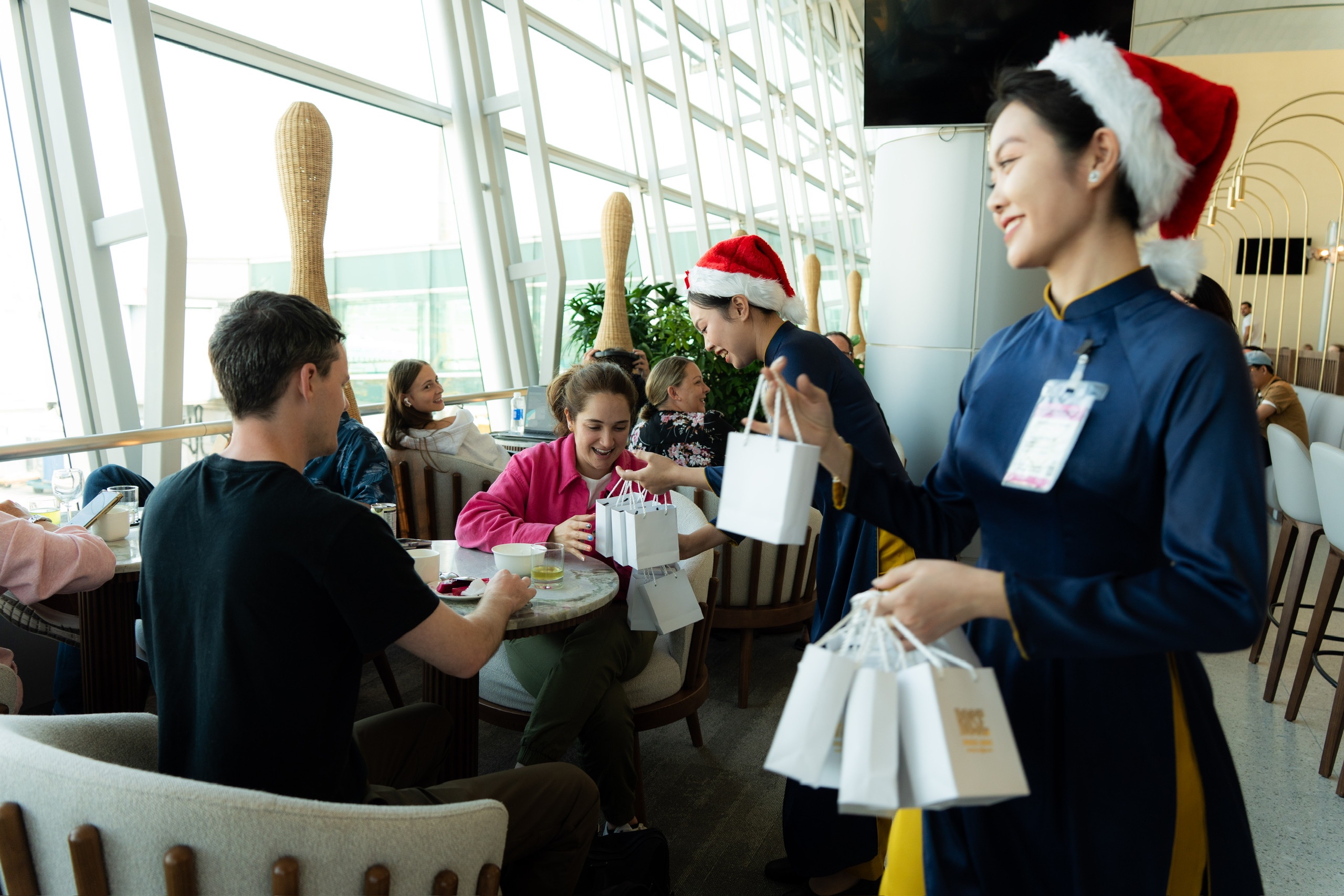 Ph&ograve;ng chờ thương gia tại T&acirc;n Sơn Nhất 't&aacute;i xuất' phi&ecirc;n bản n&acirc;ng cấp cực đỉnh - Ảnh 1.