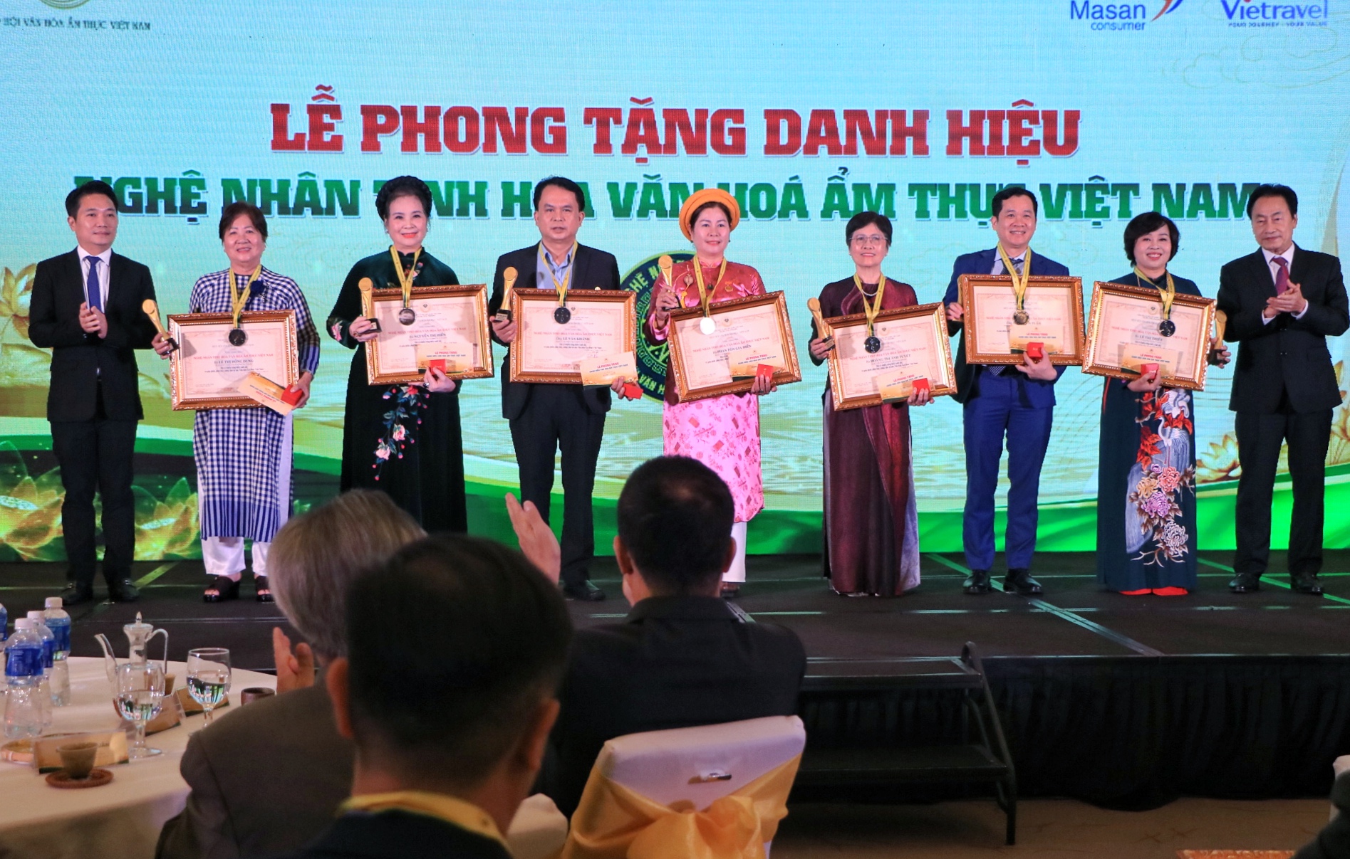 Nghệ nh&acirc;n ẩm thực U.100 x&uacute;c động khi được phong tặng danh hiệu đặc biệt tại TP.HCM- Ảnh 4.