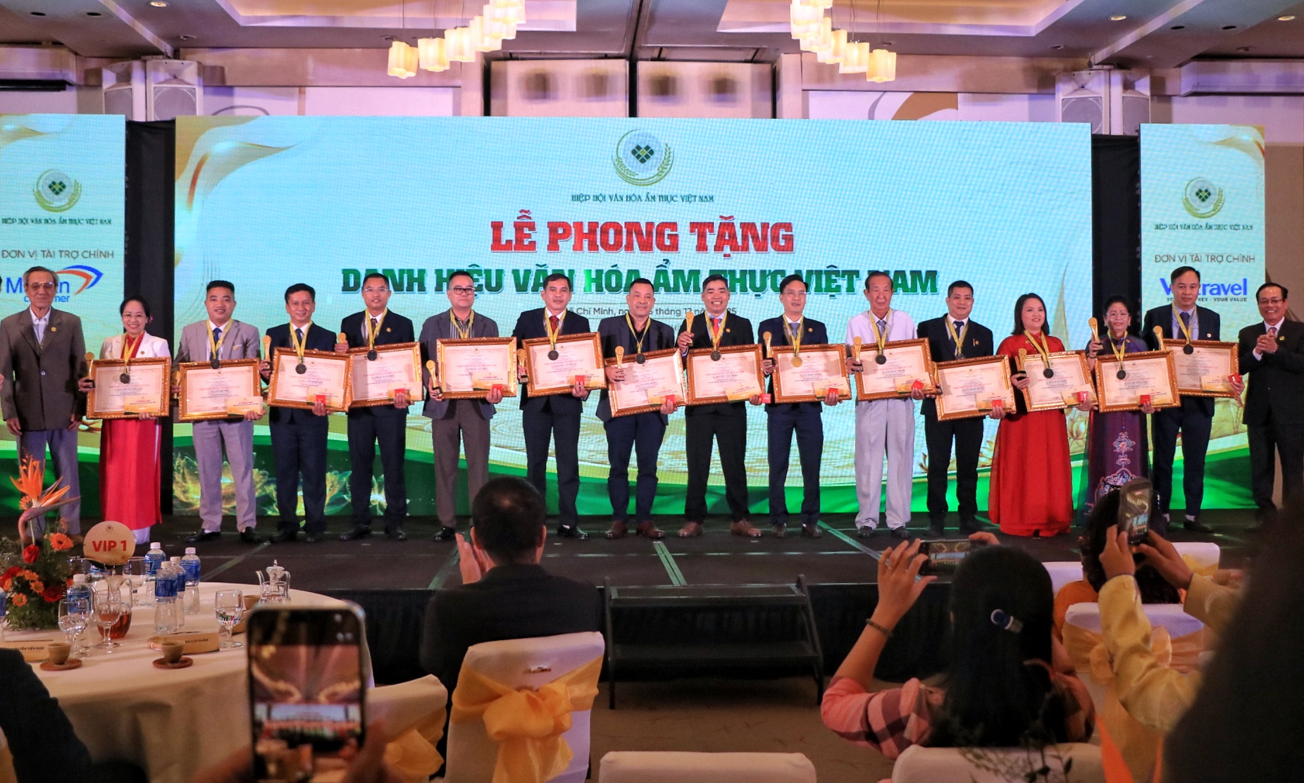 Nghệ nh&acirc;n ẩm thực U.100 x&uacute;c động khi được phong tặng danh hiệu đặc biệt tại TP.HCM- Ảnh 3.