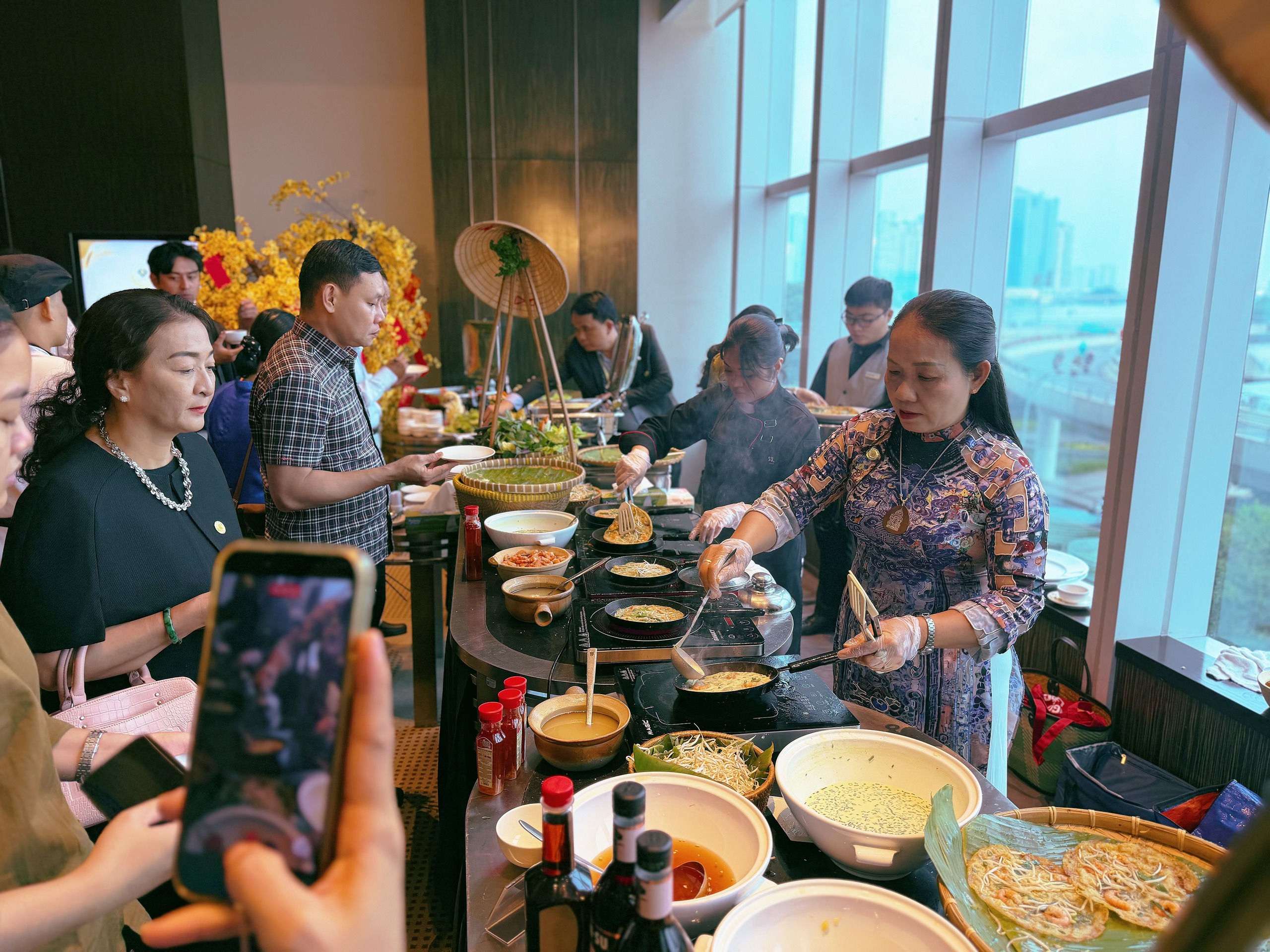 28 Nghệ nh&acirc;n Văn h&oacute;a Ẩm thực được vinh danh trực tiếp chế biến m&oacute;n ăn đ&atilde;i thực kh&aacute;ch- Ảnh 10.