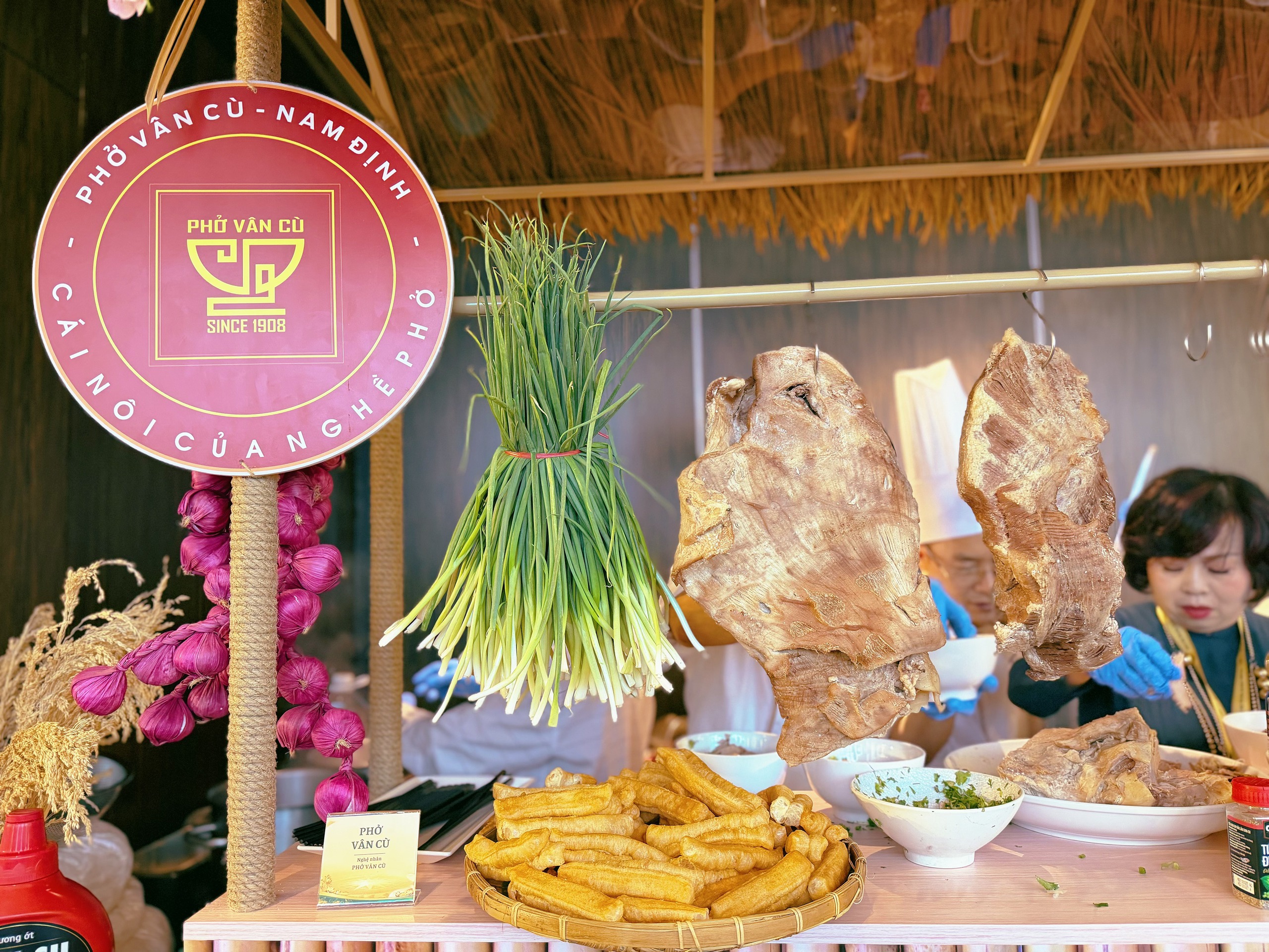 28 Nghệ nh&acirc;n Văn h&oacute;a Ẩm thực được vinh danh trực tiếp chế biến m&oacute;n ăn đ&atilde;i thực kh&aacute;ch- Ảnh 9.