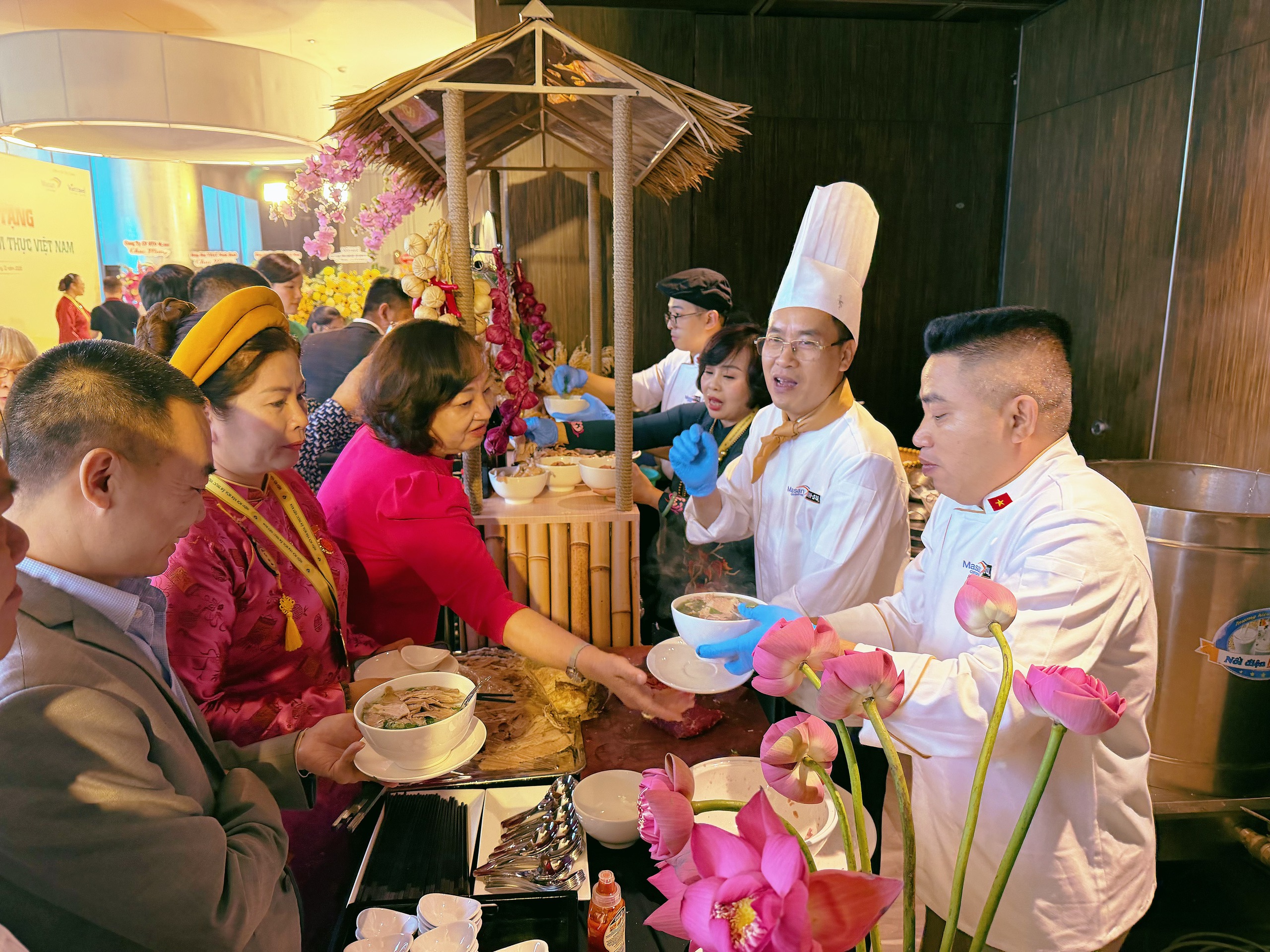 28 Nghệ nh&acirc;n Văn h&oacute;a Ẩm thực được vinh danh trực tiếp chế biến m&oacute;n ăn đ&atilde;i thực kh&aacute;ch- Ảnh 8.