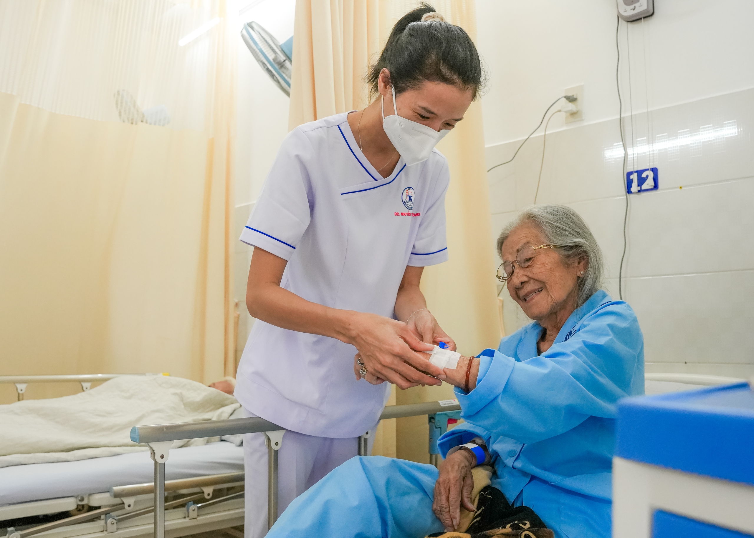 Diễn biến sức khỏe mới nhất của nghệ sĩ Phi Điểu sau khi nhập viện cấp cứu - Ảnh 3.