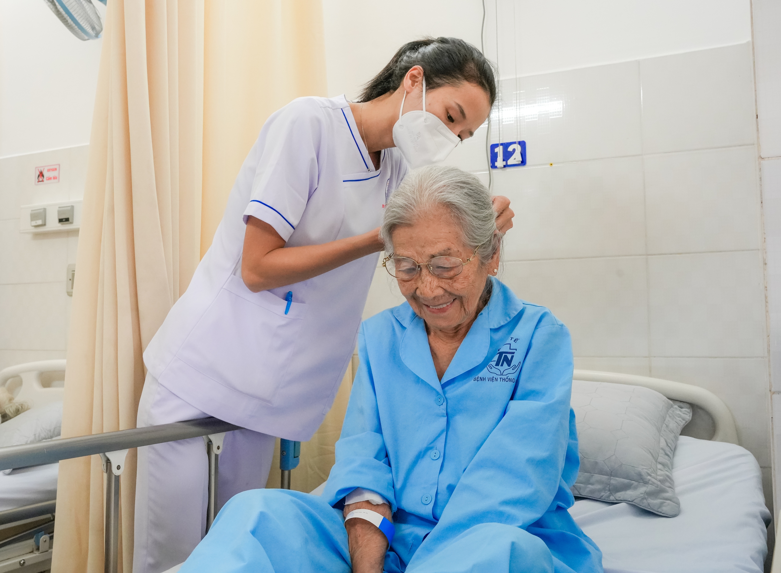 Diễn biến sức khỏe mới nhất của nghệ sĩ Phi Điểu sau khi nhập viện cấp cứu - Ảnh 2.