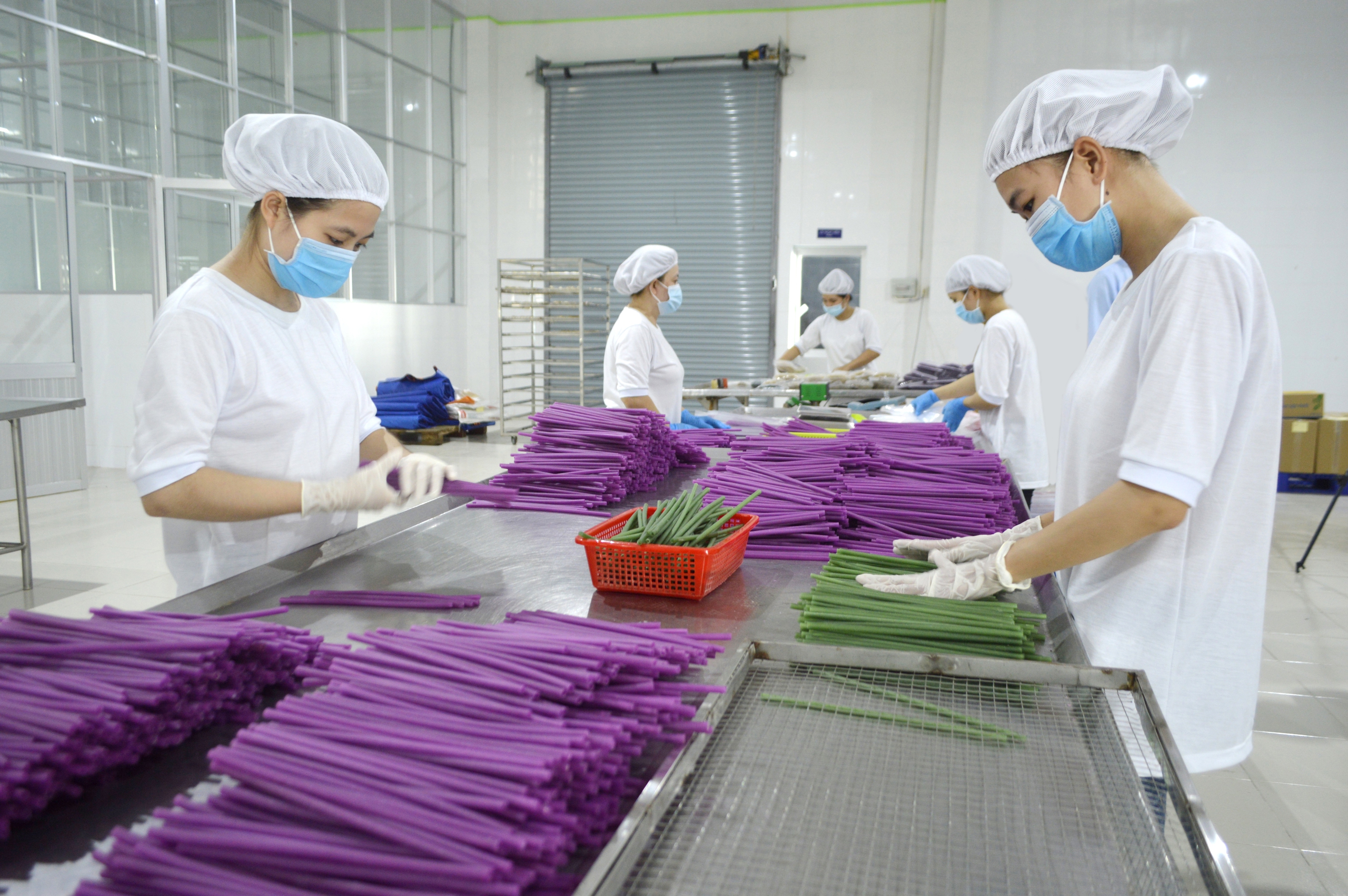 Công ty thực phẩm Hùng Hậu đạt chứng nhận Doanh nghiệp Xanh TP.HCM 2025- Ảnh 1.