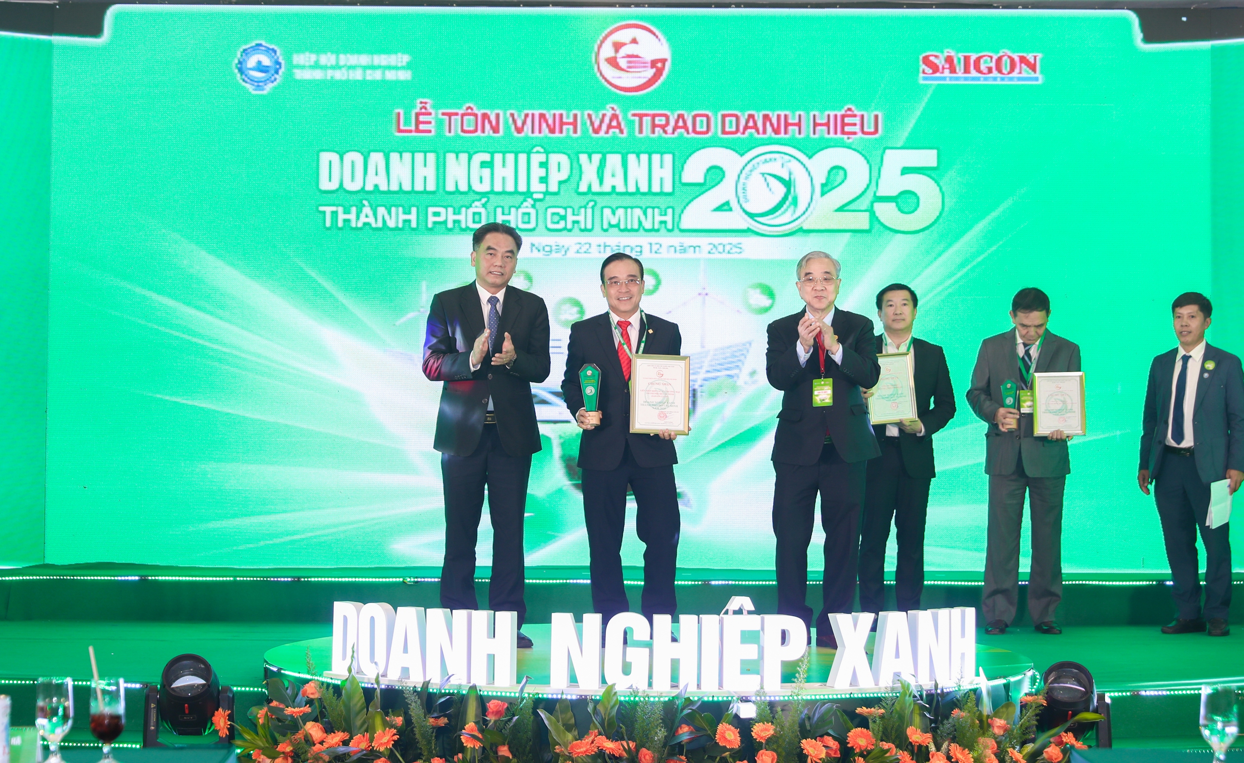 Saigon Co.op và 21 đơn vị thành viên được vinh danh Doanh nghiệp xanh TP.HCM 2025 - Ảnh 1.