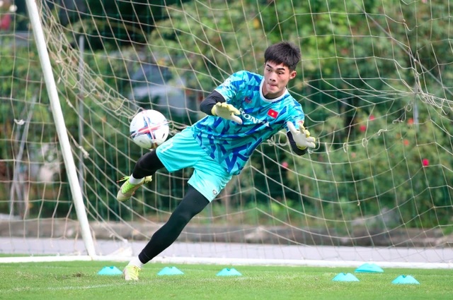 Thủ m&ocirc;n Trung Ki&ecirc;n U.22 Việt Nam gi&agrave;nh th&ecirc;m 'HCV nam thần' do fan Th&aacute;i Lan b&igrave;nh chọn- Ảnh 4.