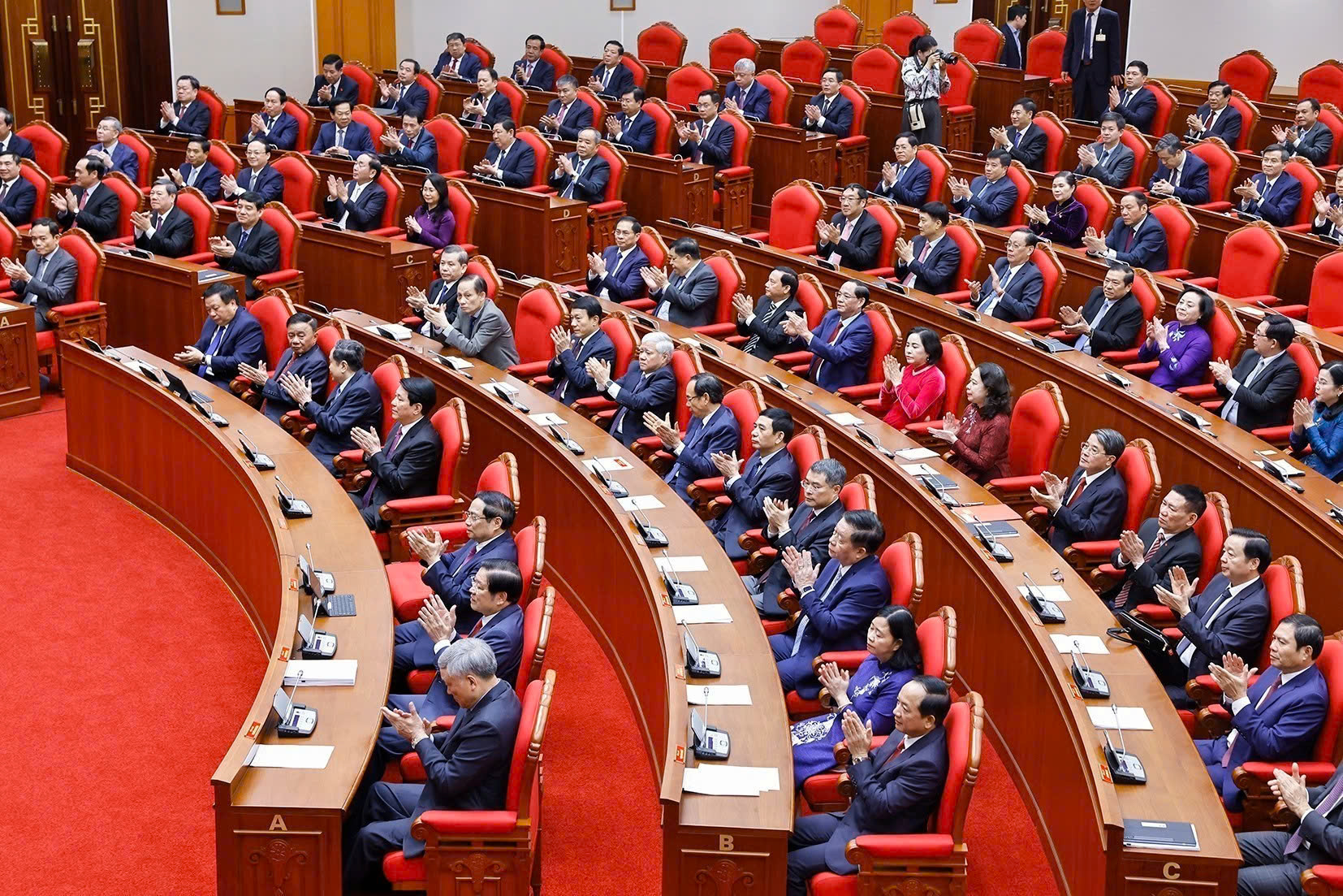 Th&ocirc;ng qua b&aacute;o c&aacute;o nh&acirc;n sự l&atilde;nh đạo chủ chốt nhiệm kỳ mới tr&igrave;nh Đại hội XIV- Ảnh 2.