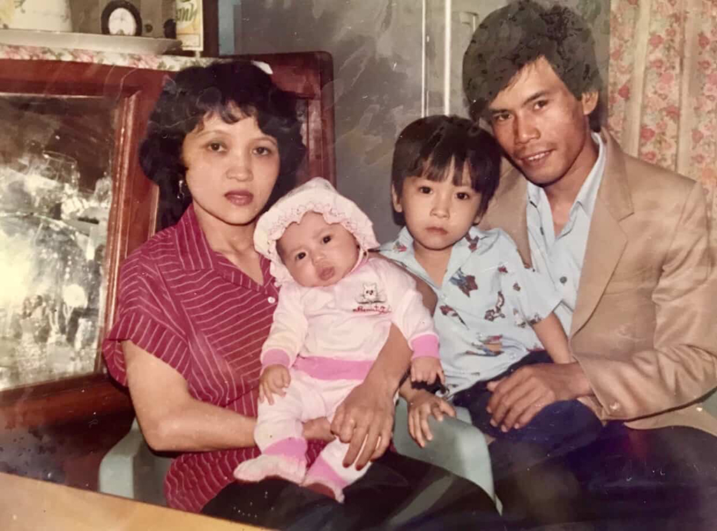 Tờ giấy ra viện được người mẹ giữ suốt 37 năm - Ảnh 2.