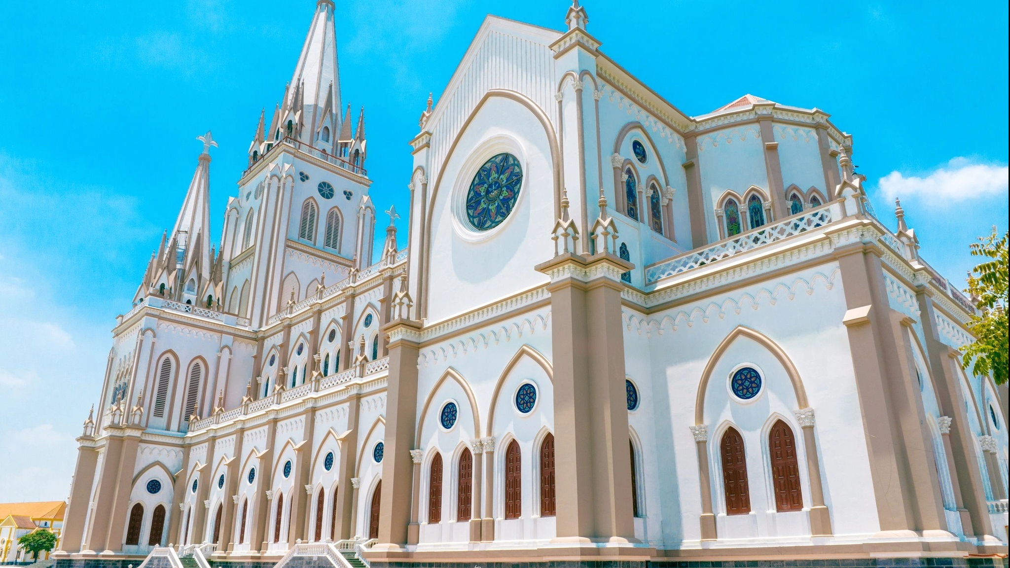 Vẻ đẹp của nh&agrave; thờ gi&aacute;o xứ L&atilde;ng V&acirc;n b&ecirc;n đầm ngập nước V&acirc;n Long - Ảnh 8.