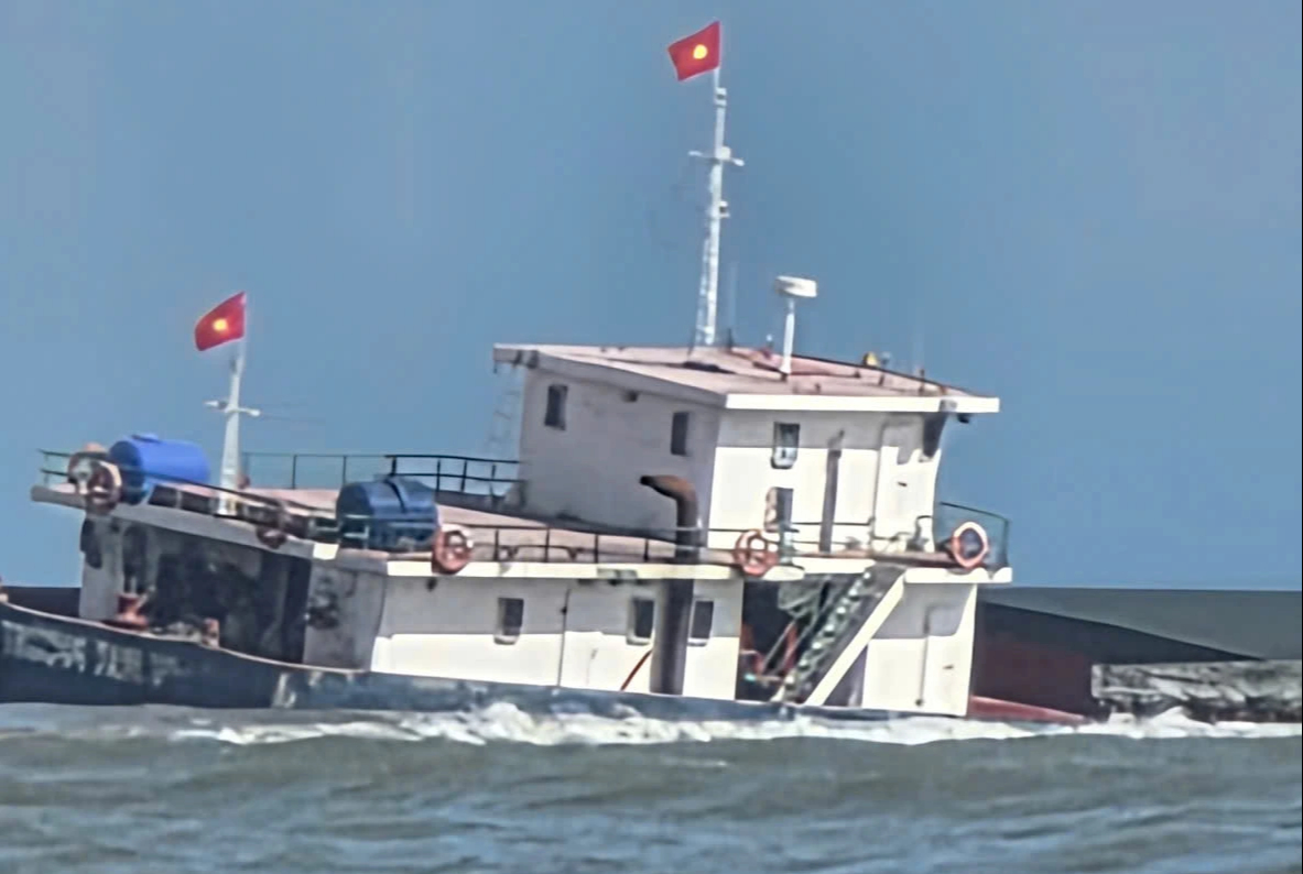 Tàu thuyền liên tiếp gặp sự cố trên vùng biển Cửa Việt- Ảnh 3.